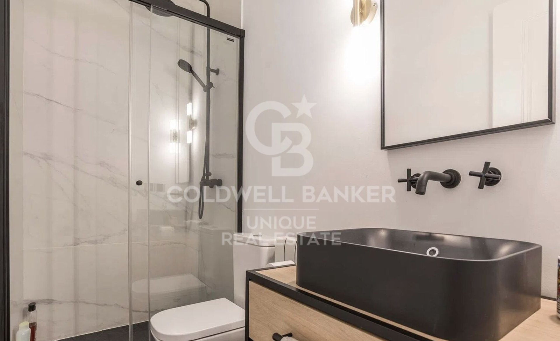 Huoneisto Madrid, Espanja 4 makuuhuonetta, 243 m2 No. 178765