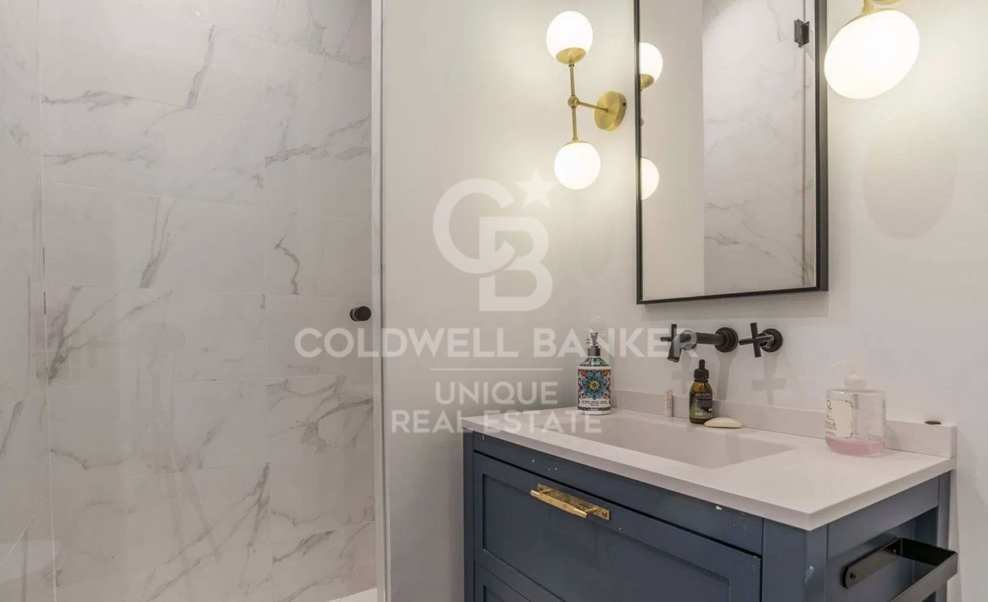 Huoneisto Madrid, Espanja 4 makuuhuonetta, 243 m2 No. 178765