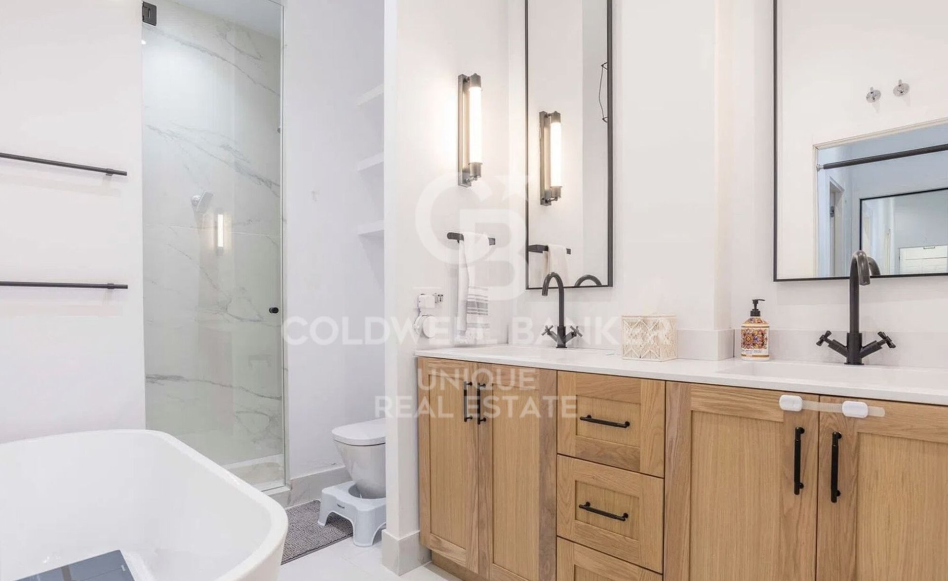 Huoneisto Madrid, Espanja 4 makuuhuonetta, 243 m2 No. 178765