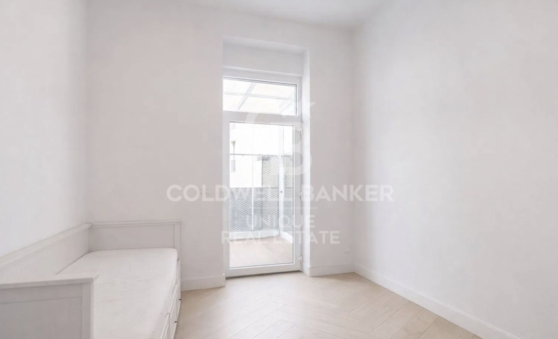 Huoneisto Madrid, Espanja 4 makuuhuonetta, 243 m2 No. 178765
