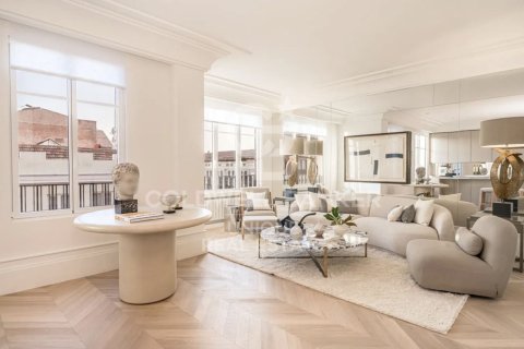 Apartament w Madrid, Hiszpania 3 sypialnie, 127 mkw. nr 178762