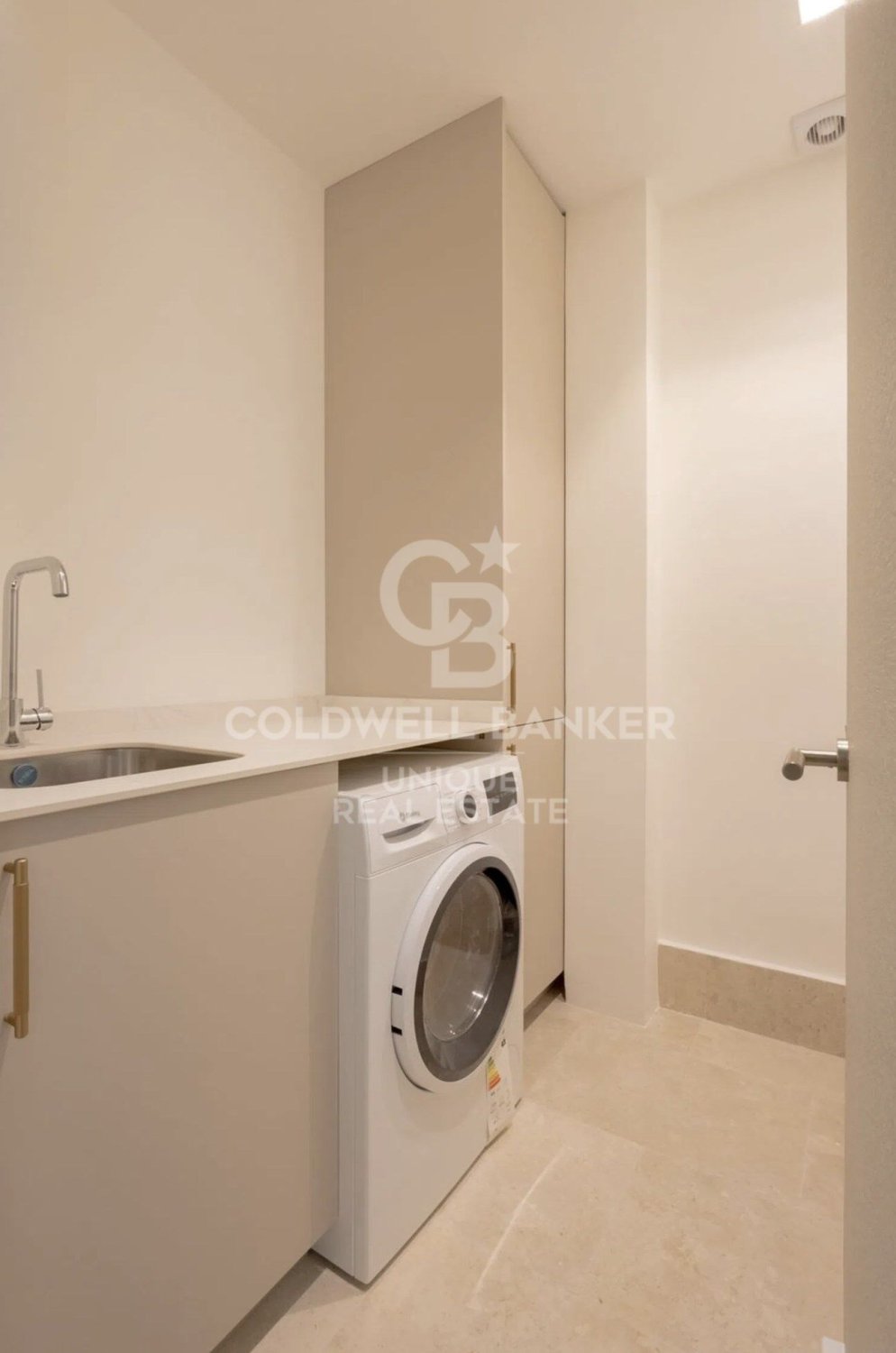 Apartment à Madrid, Espagne 3 chambres, 127 m2 No. 178762