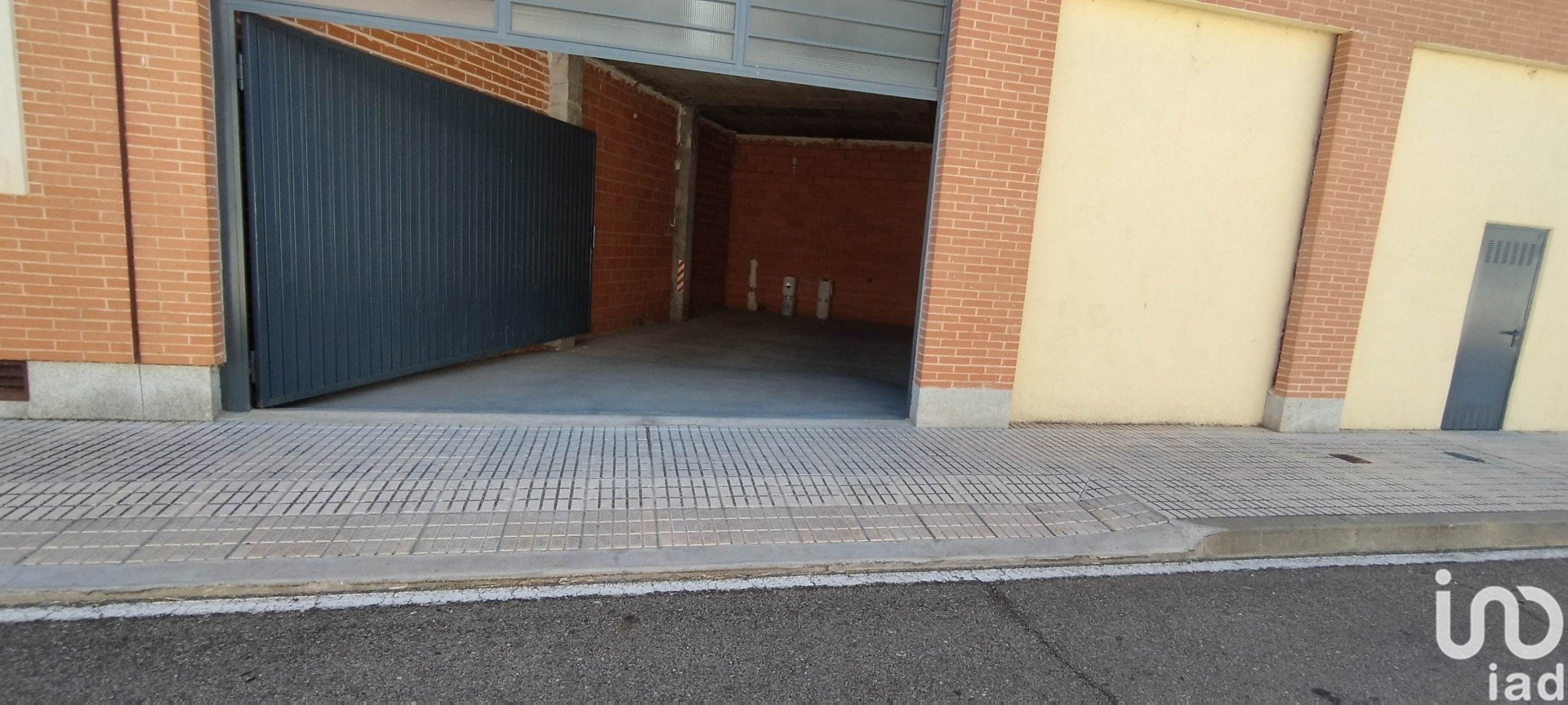 Commercial property in Castellanos de Moriscos, Salamanca, Spain 108 sq.m. No. 154336