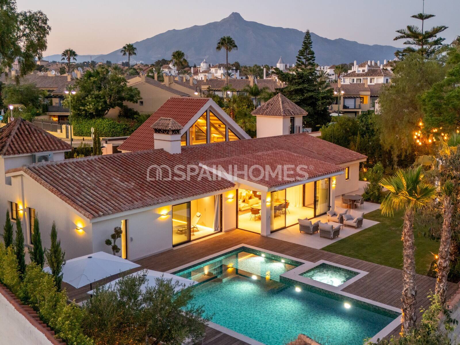 Huvila Marbella, Malaga, Espanja 5 makuuhuonetta, 336 m2 No. 144612