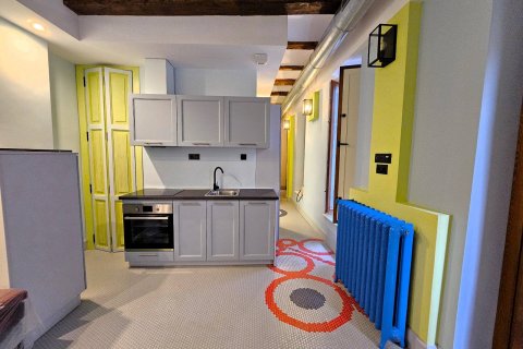 Liikekiinteistö Valencia, Espanja 9 makuuhuonetta, 475 m2 No. 133344