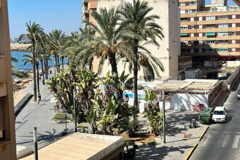 Apartamento en Torrevieja, Alicante, España 4 dormitorios, 120 m2 No. 155760