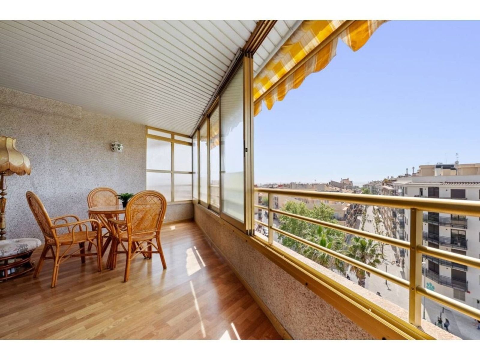 Apartamento en España 4 dormitorios, 140 m2 No. 168984