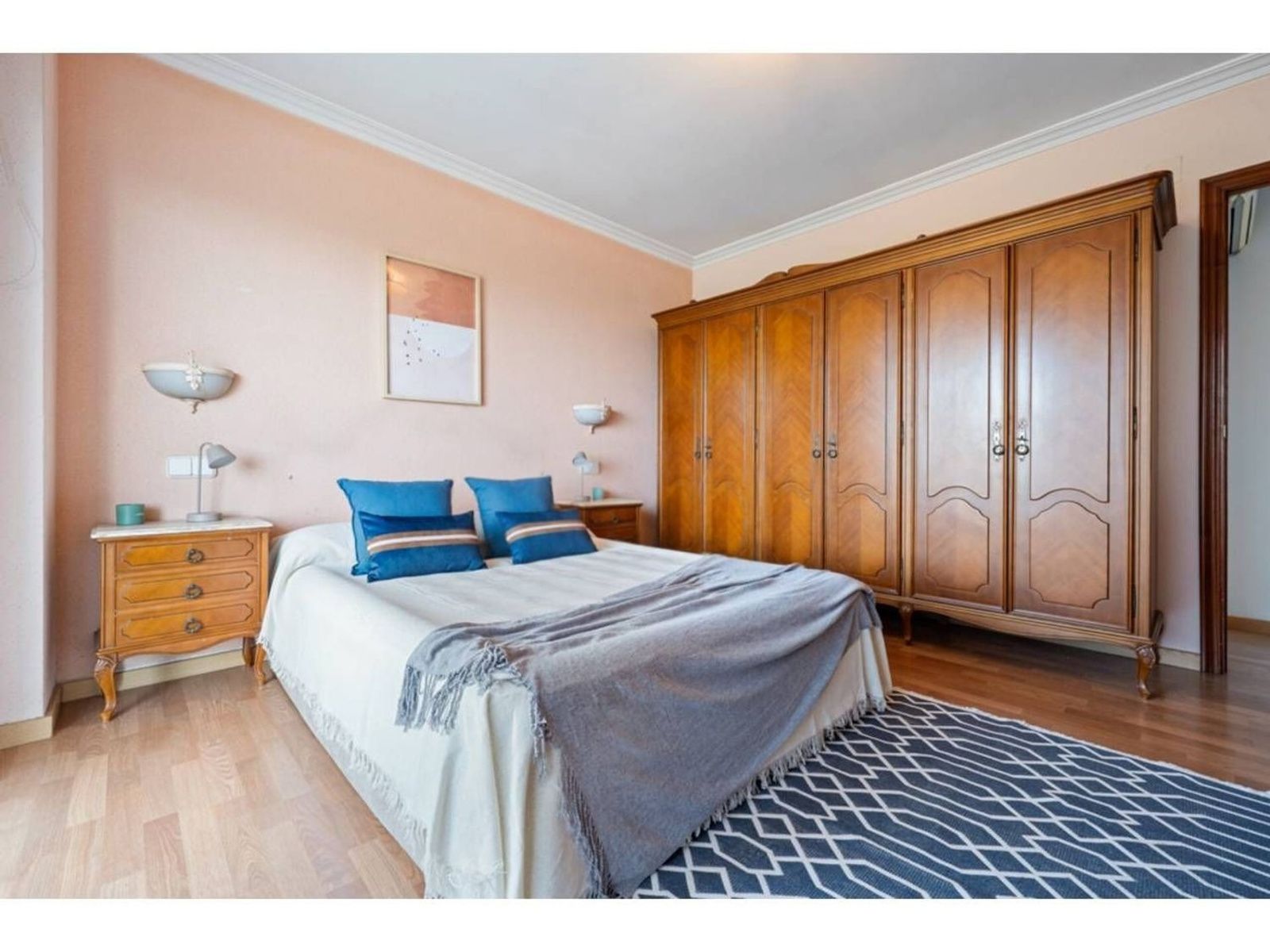 Apartamento en España 4 dormitorios, 140 m2 No. 168984
