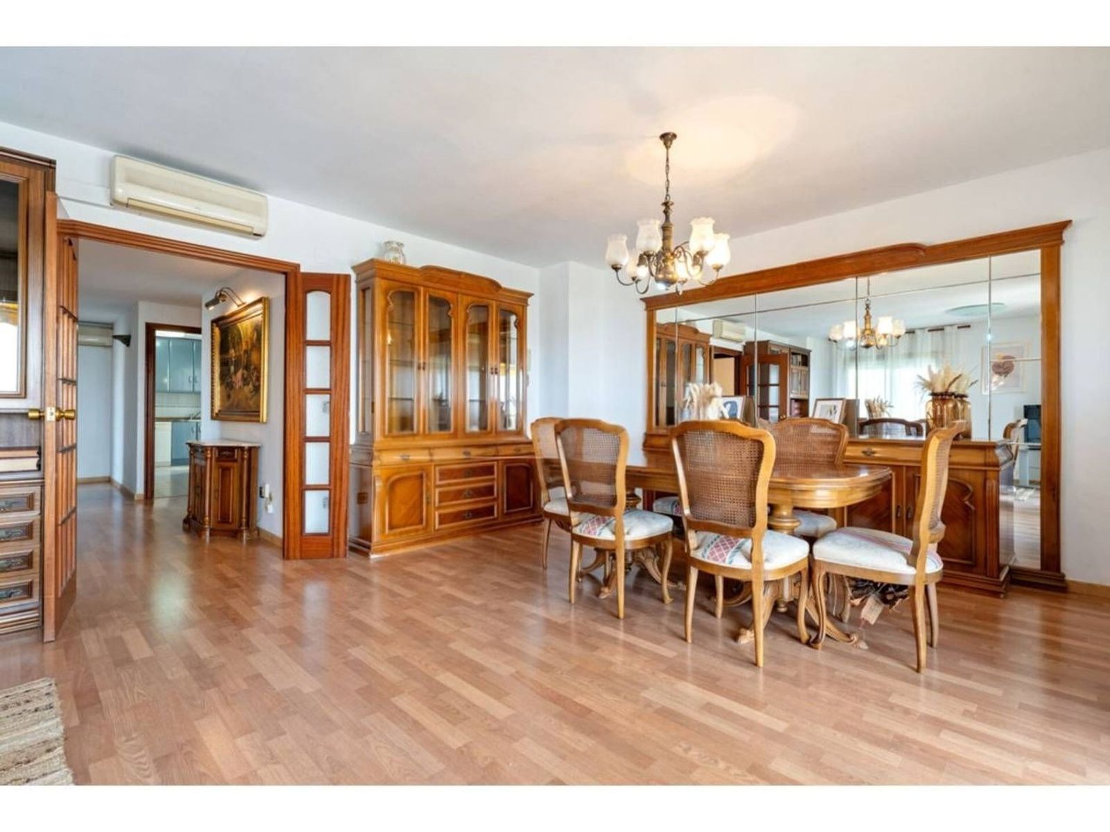 Apartamento en España 4 dormitorios, 140 m2 No. 168984