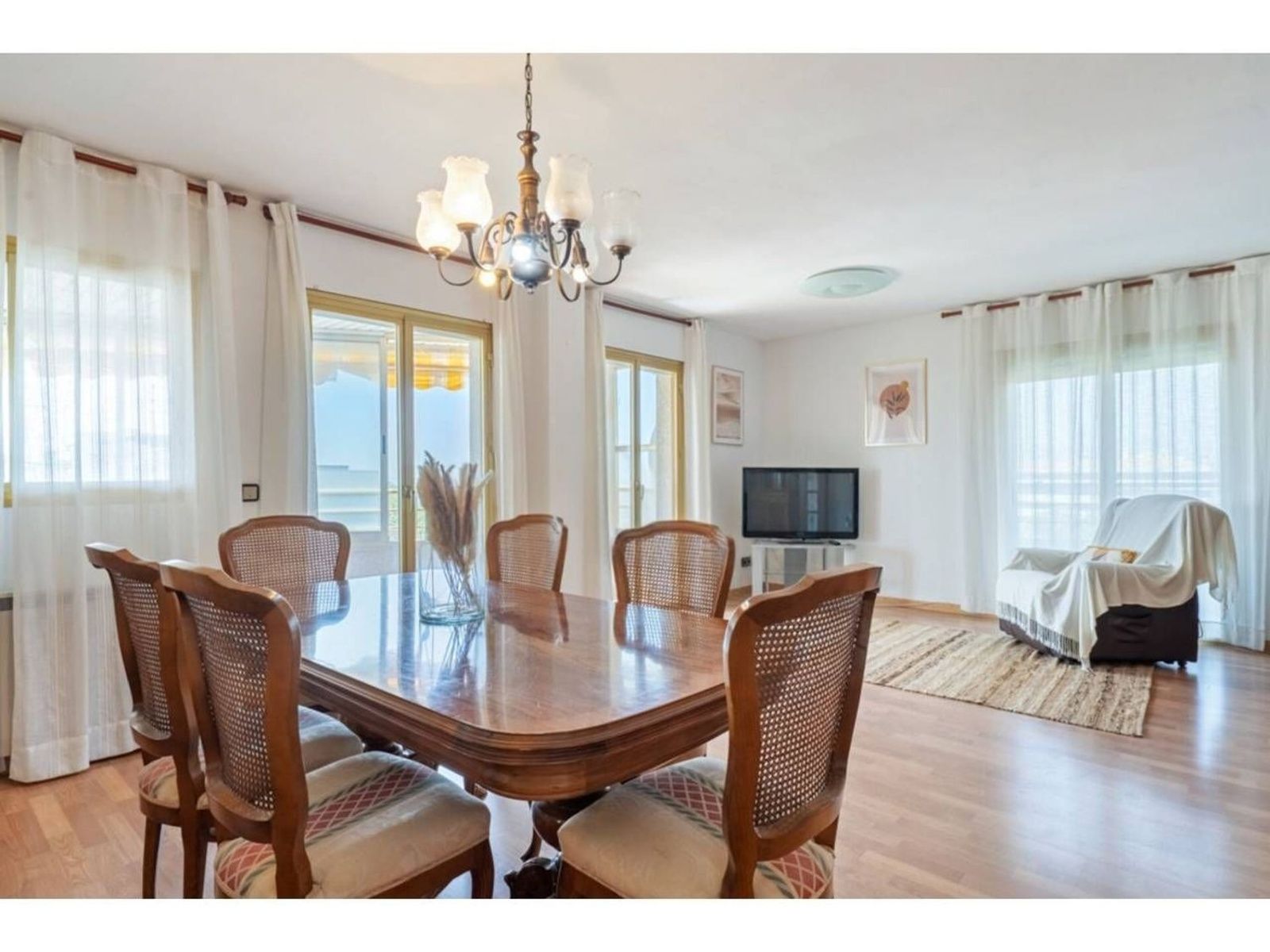 Apartamento en España 4 dormitorios, 140 m2 No. 168984