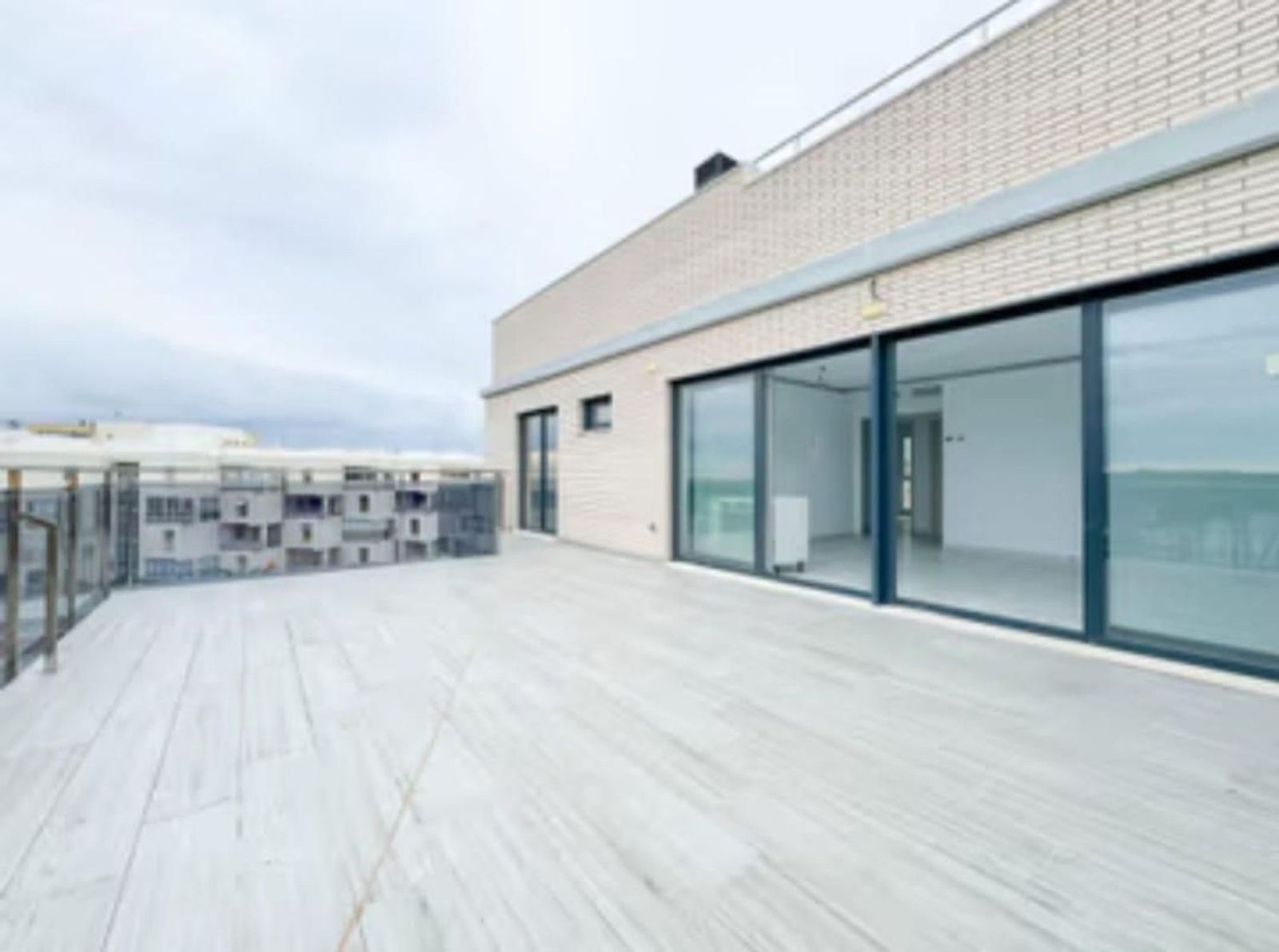 Apartamento en La Pineda, Tarragona, España 3 dormitorios, 169 m2 No. 168986