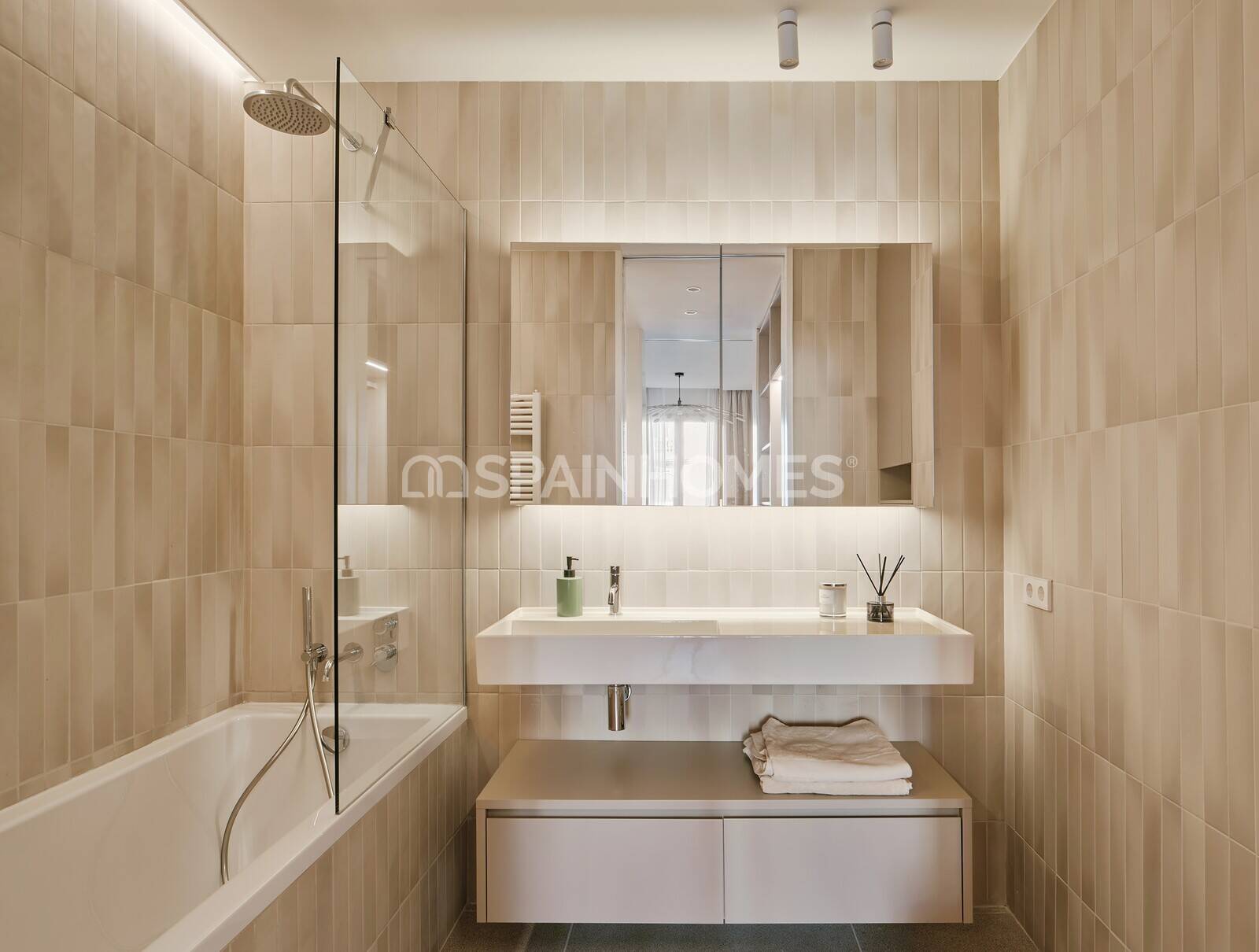 Wohnung in Barcelona, Spanien 2 Schlafzimmer, 150 m2 Nr. 138646