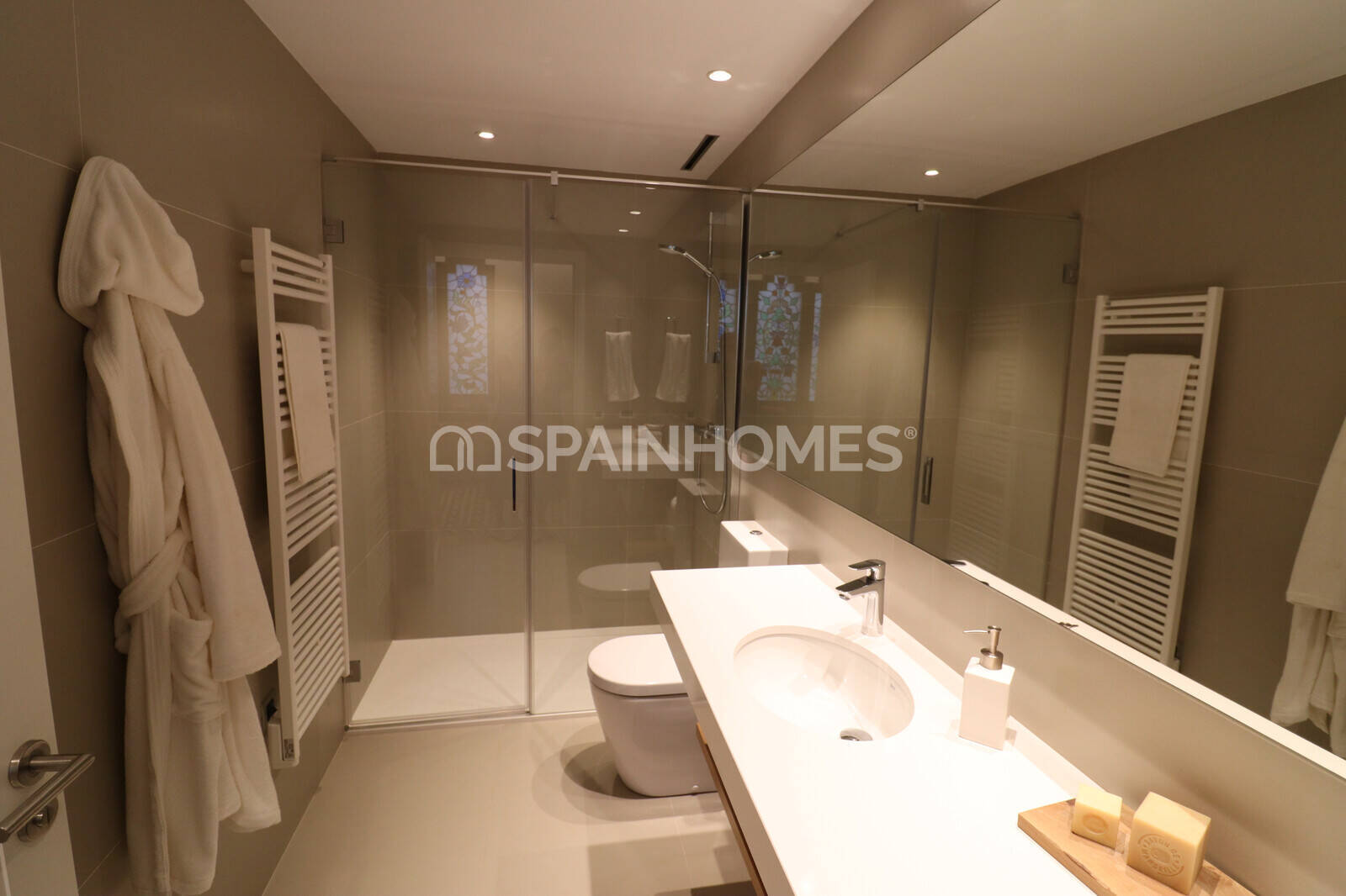Apartament w Barcelona, Hiszpania 3 sypialnie, 188 mkw. nr 138644