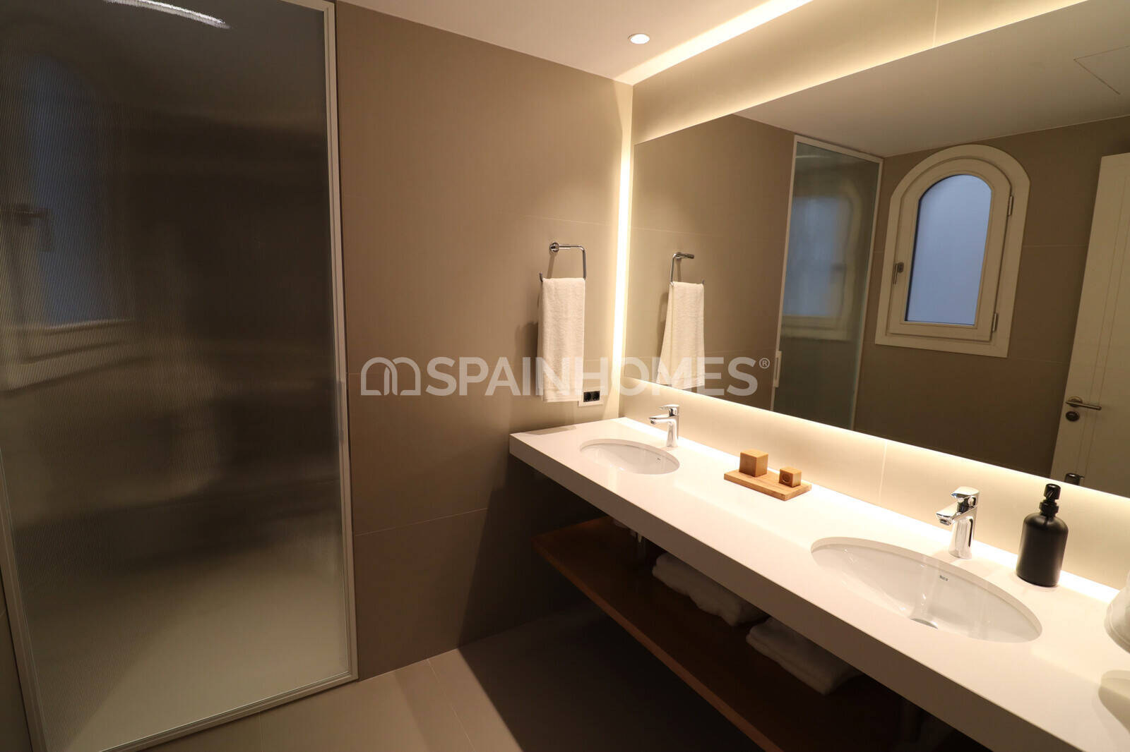 Apartament w Barcelona, Hiszpania 3 sypialnie, 188 mkw. nr 138644