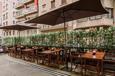 Commercial property à Barcelona, Espagne 360 m2 No. 133440