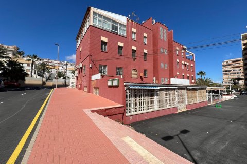 Commercial property in Torrevieja, Alicante, Spain 300 sq.m. No. 182797