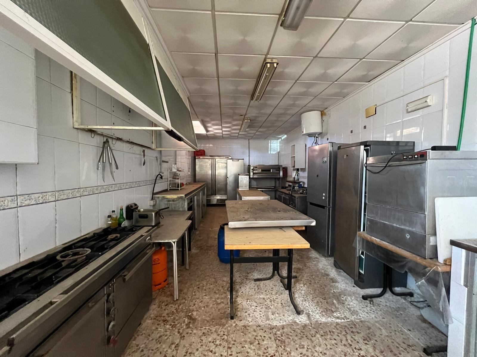 Commercial property à Torrevieja, Alicante, Espagne 300 m2 No. 182797