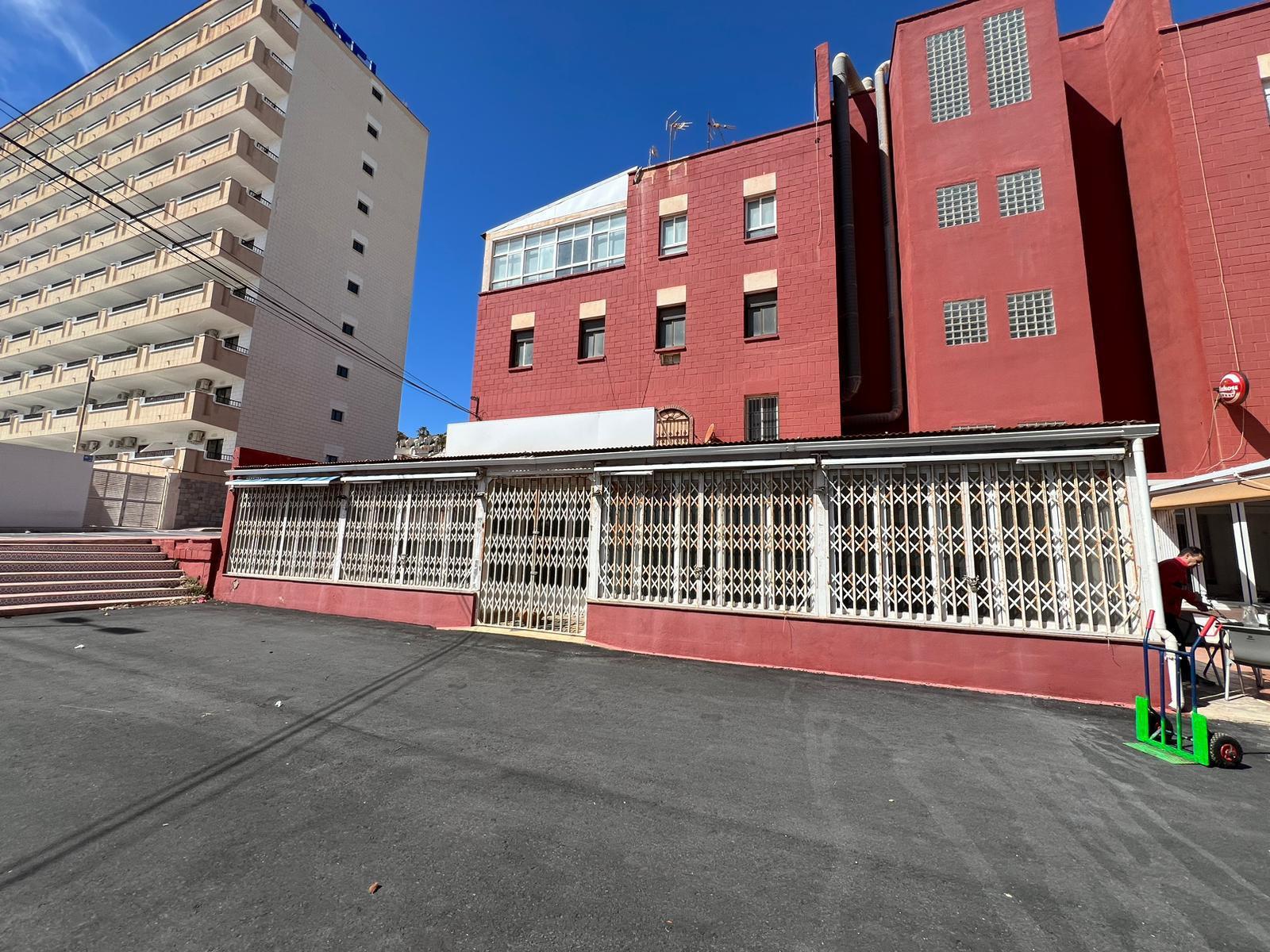 Commercial property à Torrevieja, Alicante, Espagne 300 m2 No. 182797
