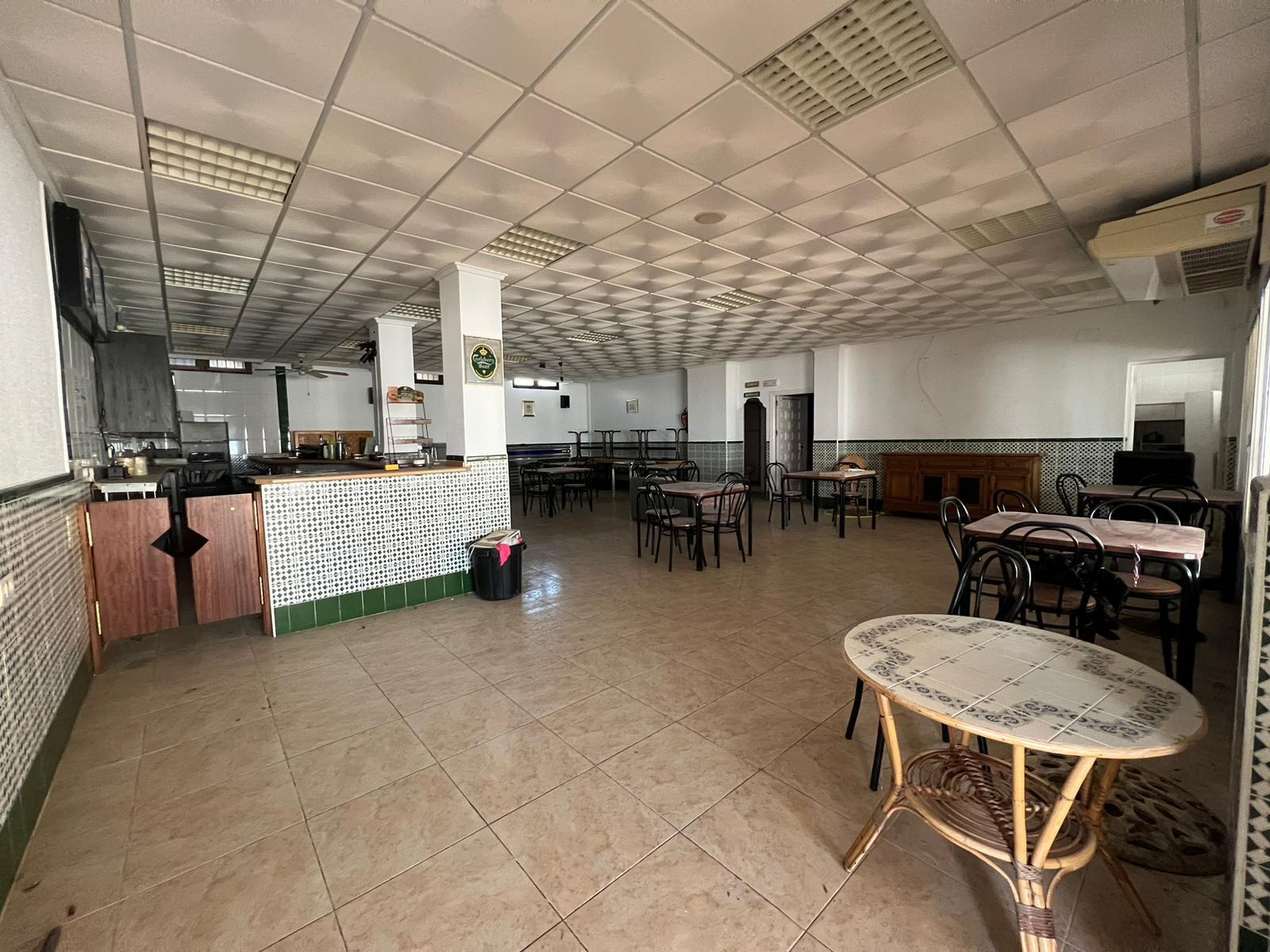 Commercial property à Torrevieja, Alicante, Espagne 300 m2 No. 182797