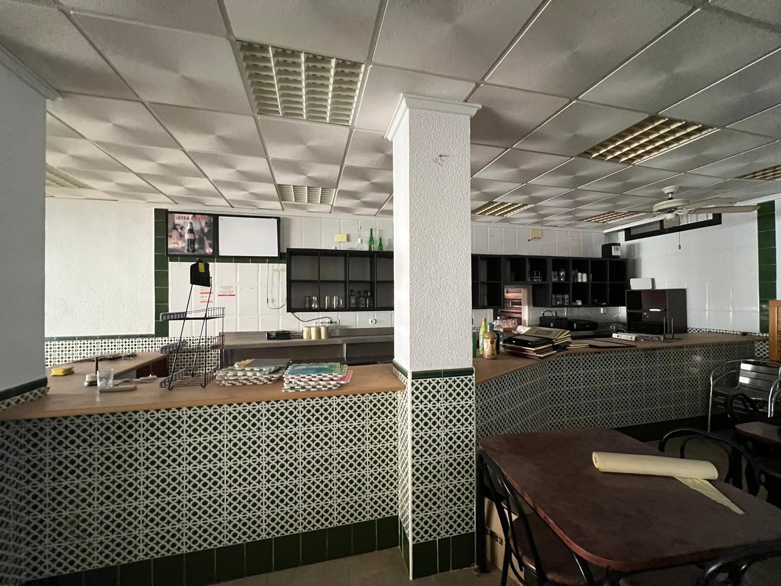 Commercial property à Torrevieja, Alicante, Espagne 300 m2 No. 182797