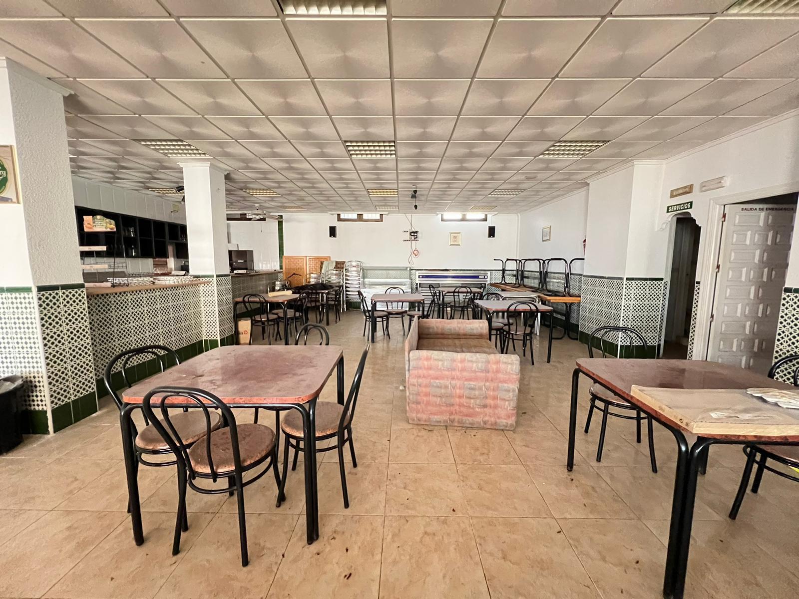 Commercial property à Torrevieja, Alicante, Espagne 300 m2 No. 182797