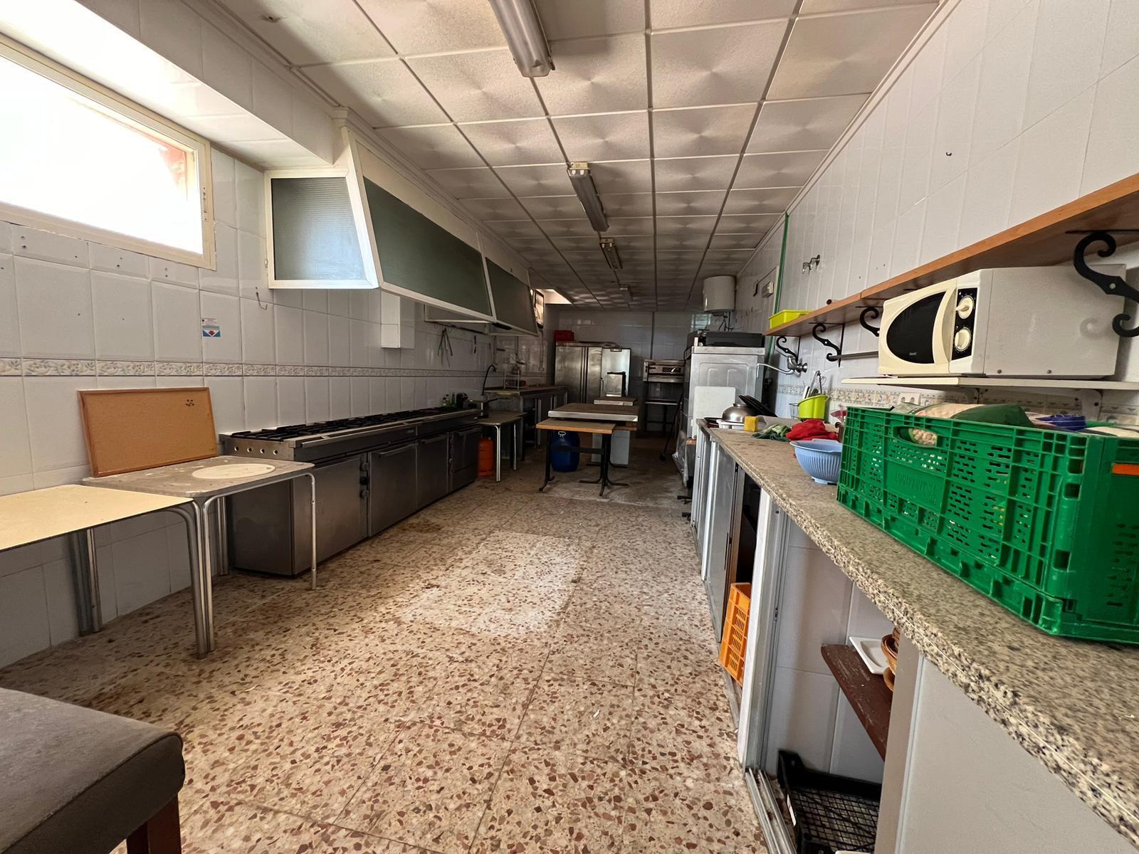 Commercial property à Torrevieja, Alicante, Espagne 300 m2 No. 182797
