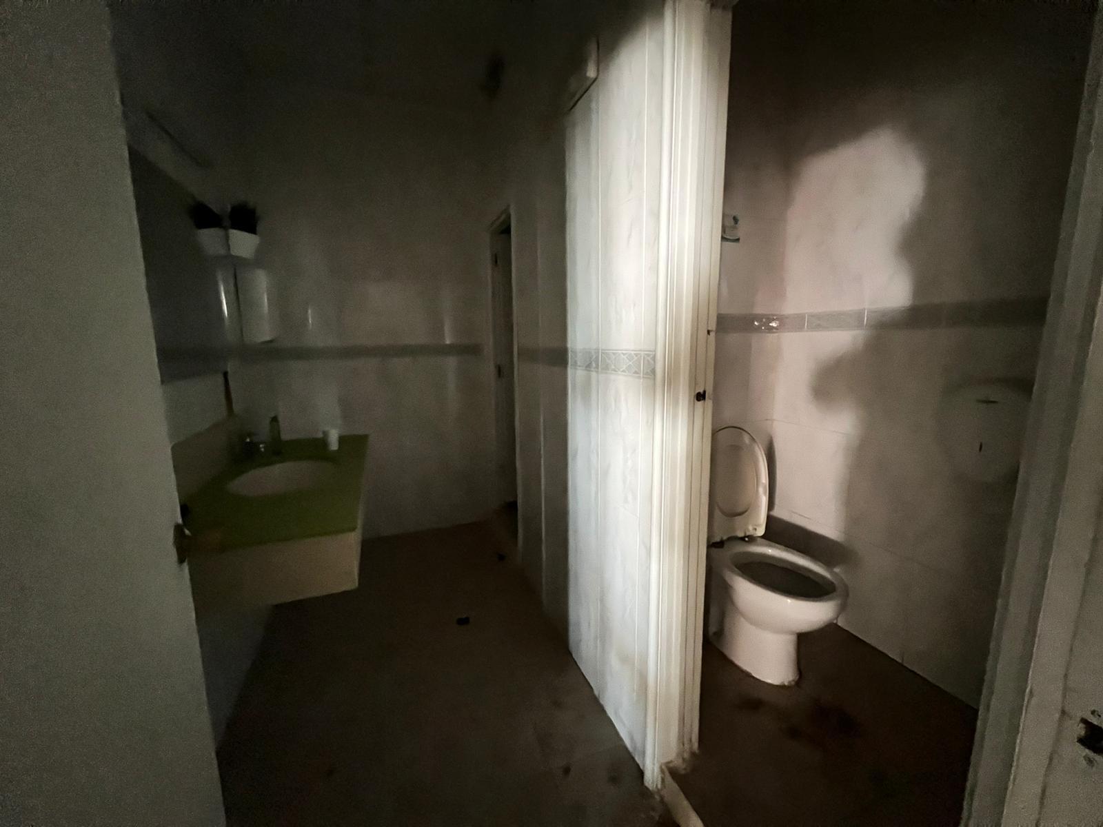 Commercial property à Torrevieja, Alicante, Espagne 300 m2 No. 182797