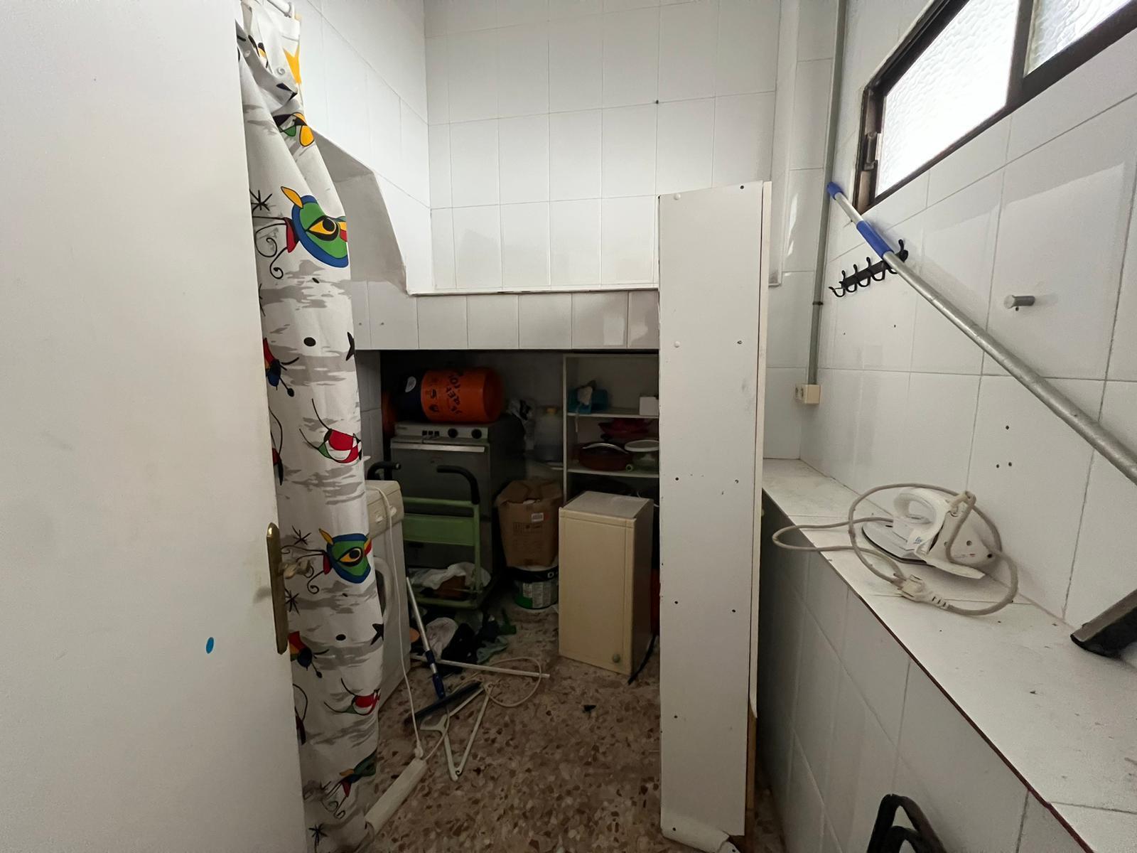 Commercial property à Torrevieja, Alicante, Espagne 300 m2 No. 182797