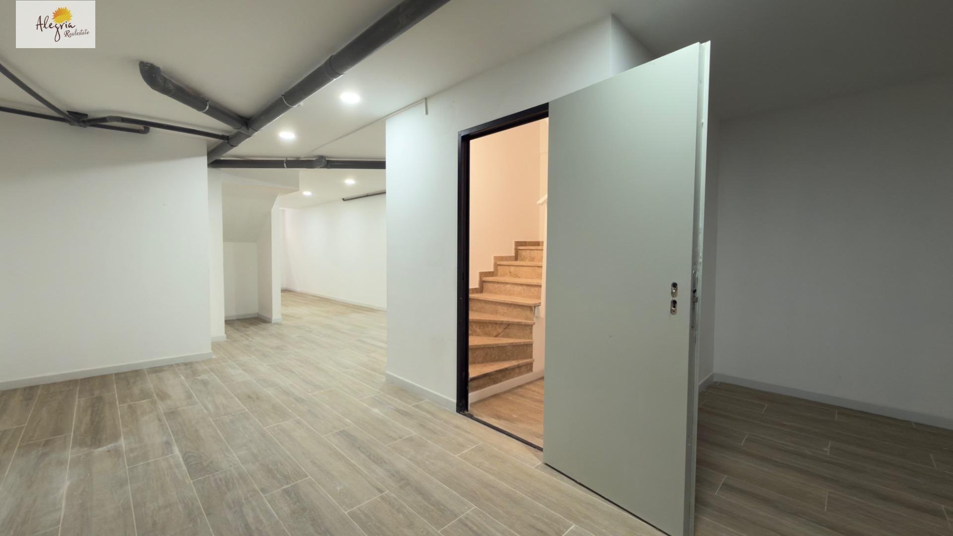 Commercial property à Alicante, Espagne 8 chambres, 403 m2 No. 151049