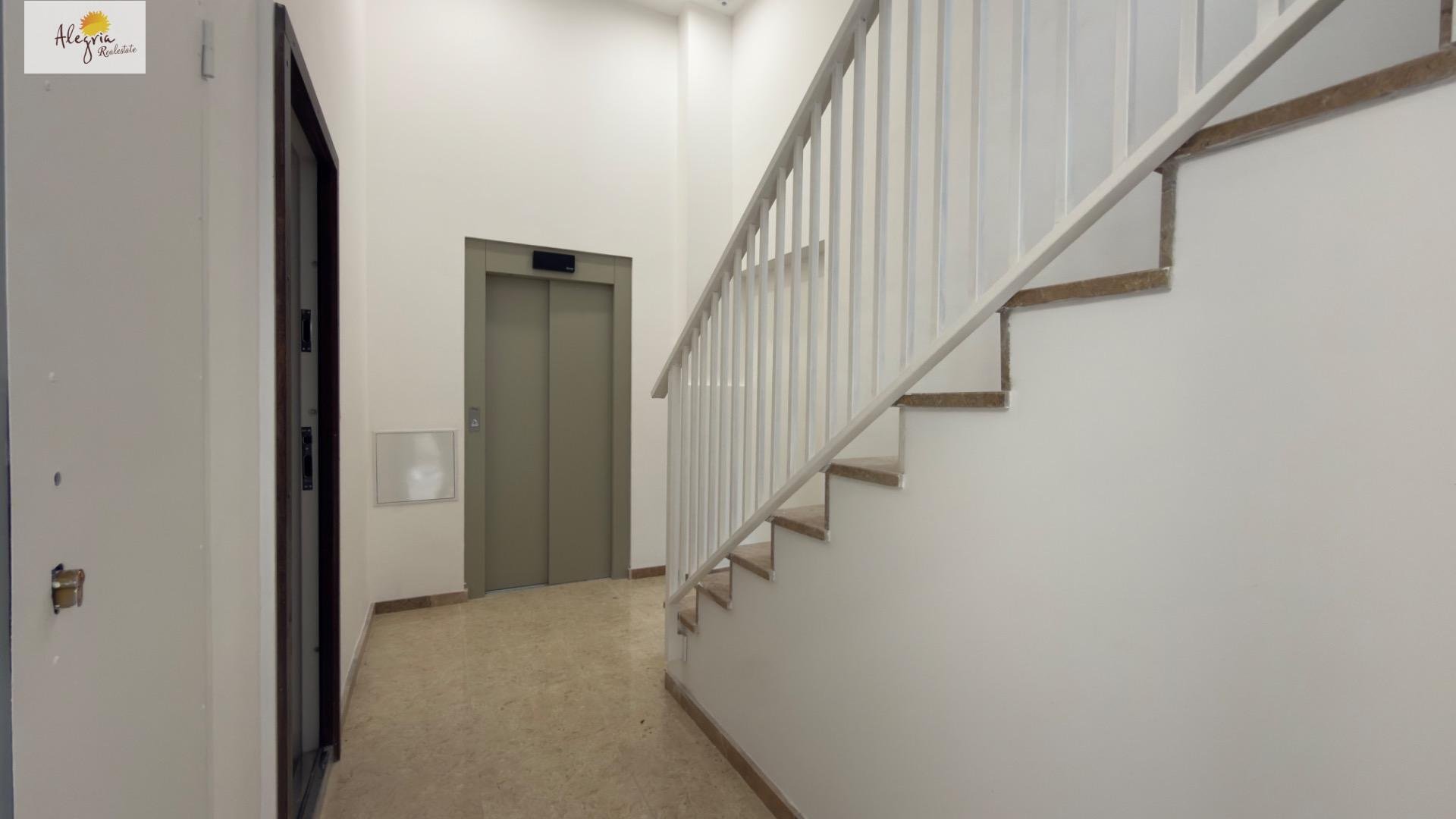Commercial property à Alicante, Espagne 8 chambres, 403 m2 No. 151049