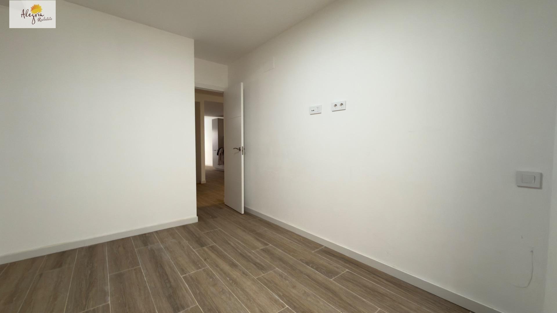 Commercial property à Alicante, Espagne 8 chambres, 403 m2 No. 151049