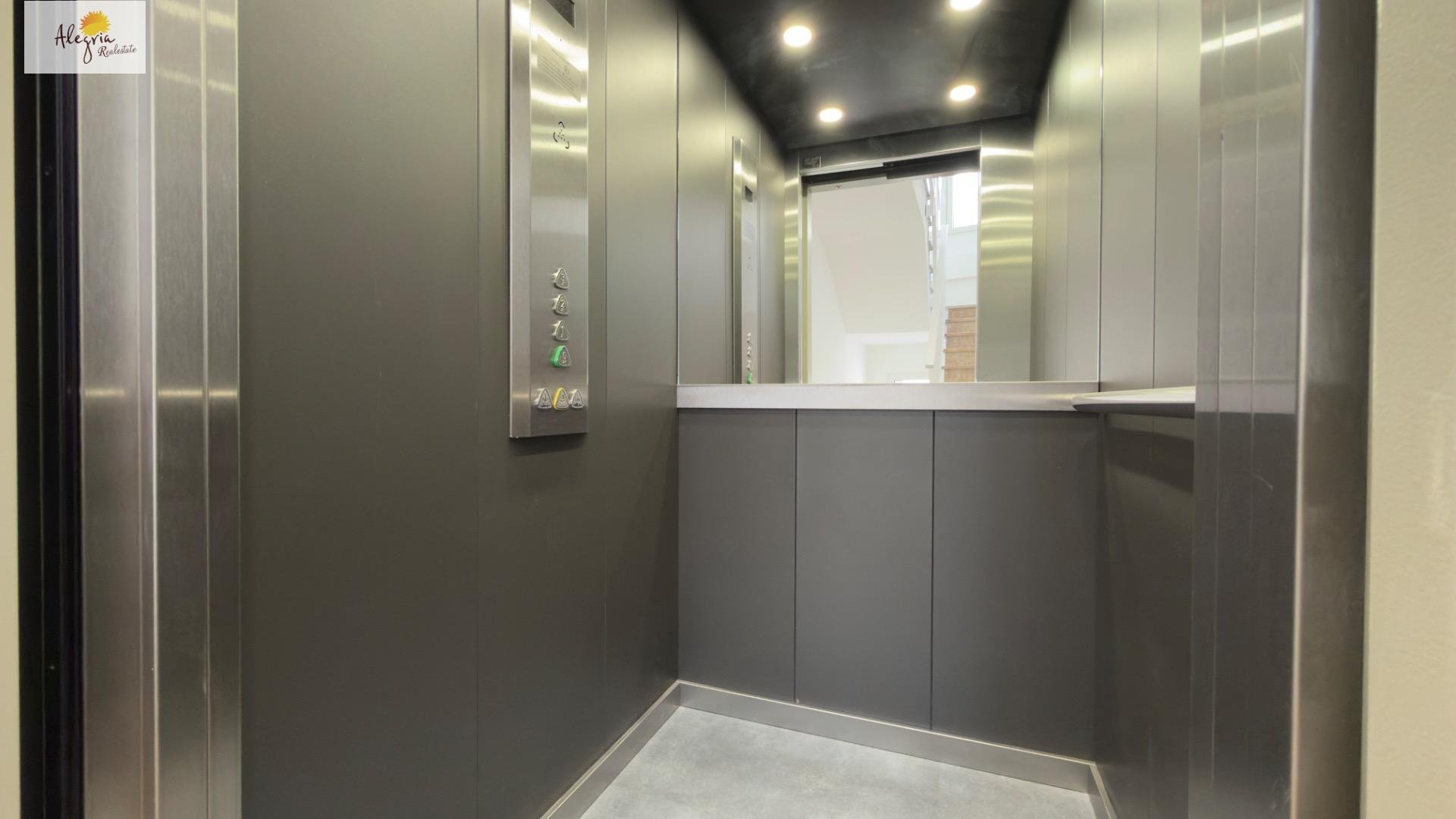 Commercial property à Alicante, Espagne 8 chambres, 403 m2 No. 151049