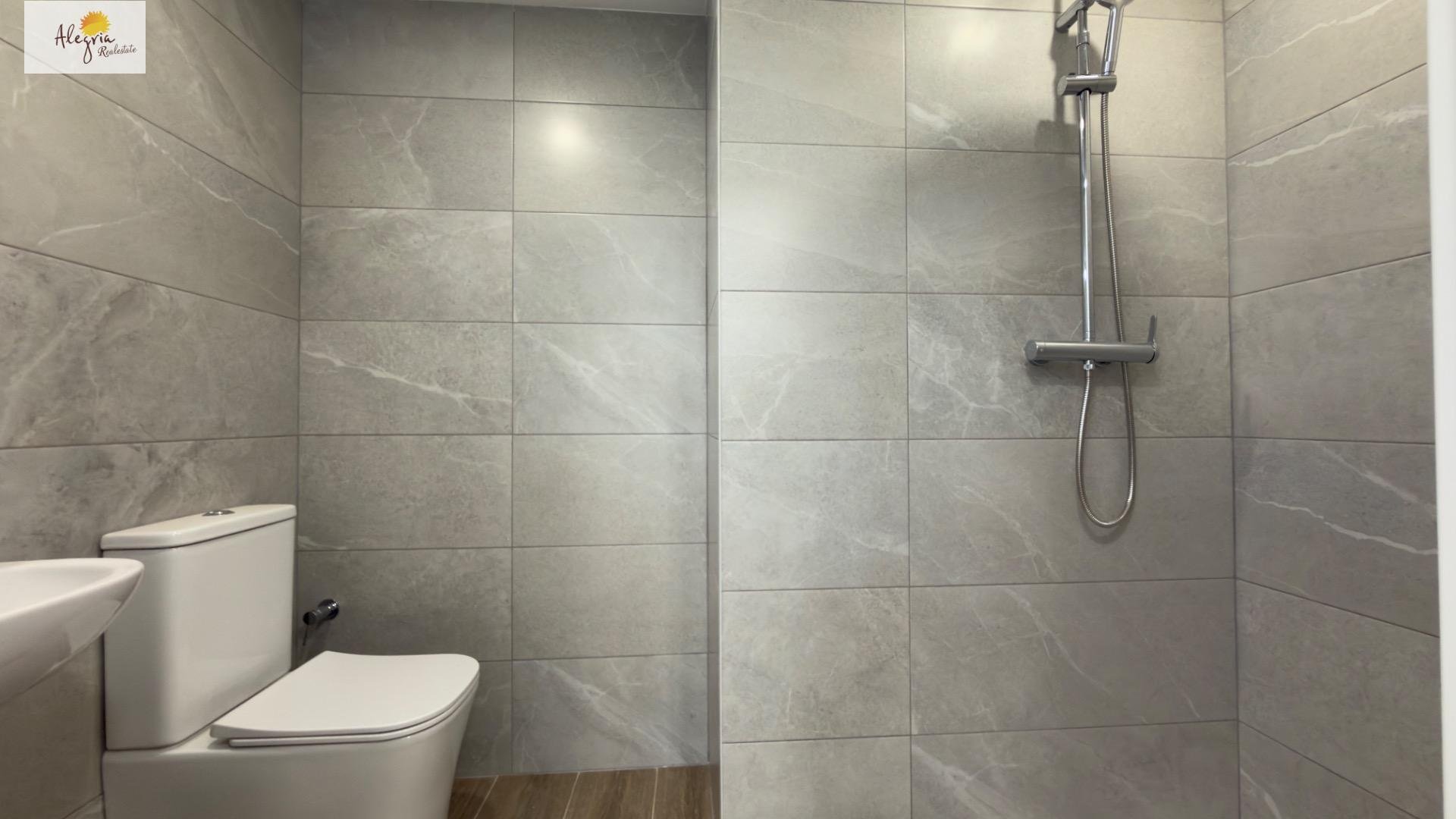 Commercial property à Alicante, Espagne 8 chambres, 403 m2 No. 151049