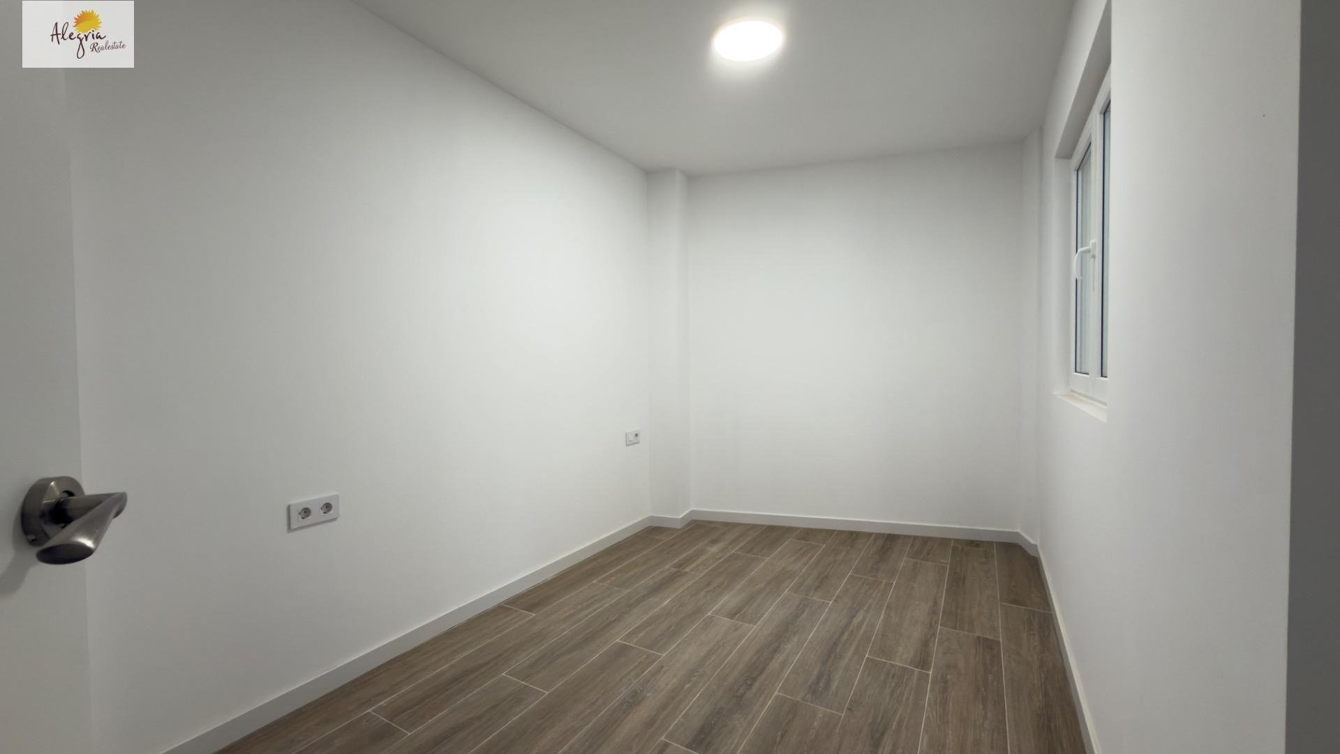 Commercial property à Alicante, Espagne 8 chambres, 403 m2 No. 151049