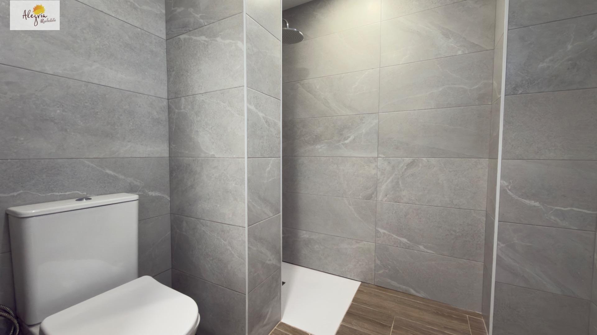 Commercial property à Alicante, Espagne 8 chambres, 403 m2 No. 151049