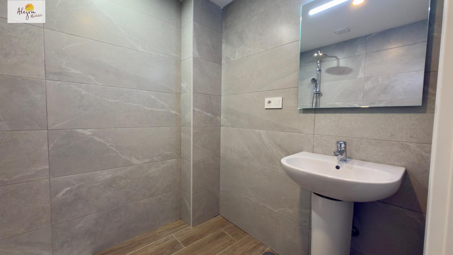 Commercial property à Alicante, Espagne 8 chambres, 403 m2 No. 151049