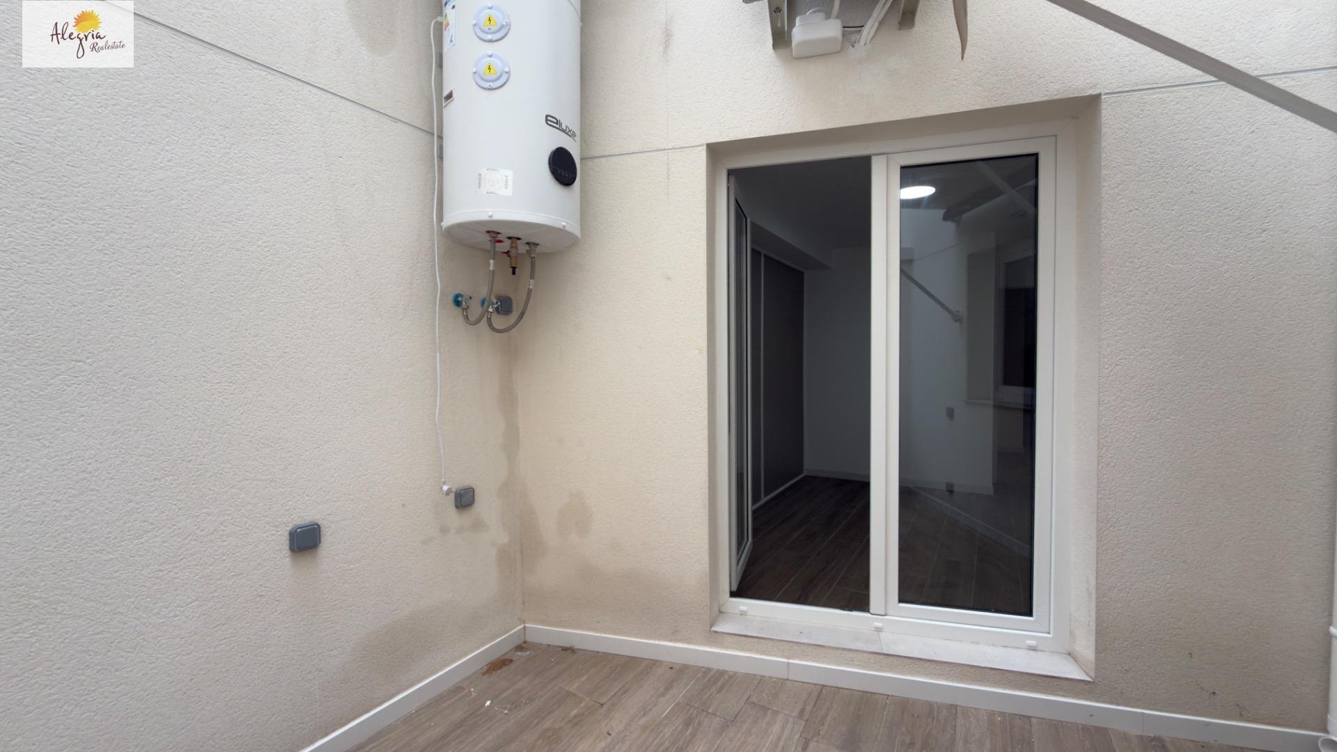 Commercial property à Alicante, Espagne 8 chambres, 403 m2 No. 151049
