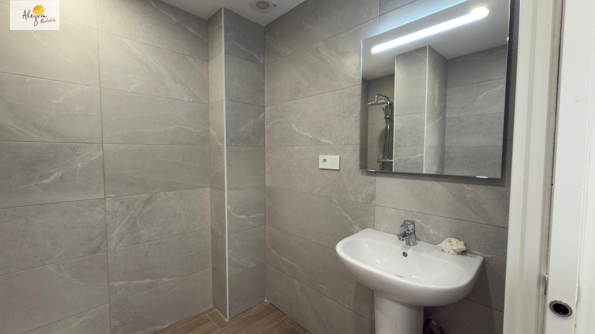 Commercial property à Alicante, Espagne 8 chambres, 403 m2 No. 151049