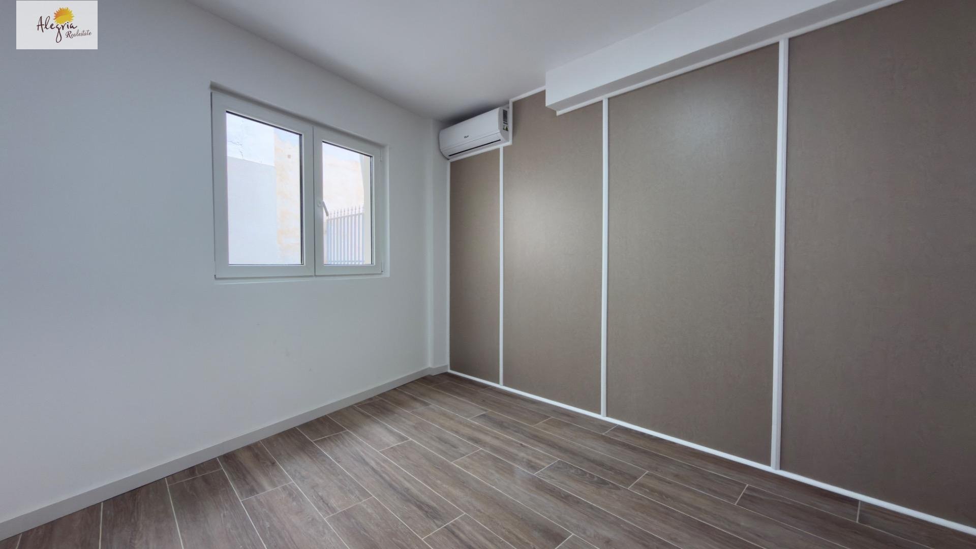 Commercial property à Alicante, Espagne 8 chambres, 403 m2 No. 151049