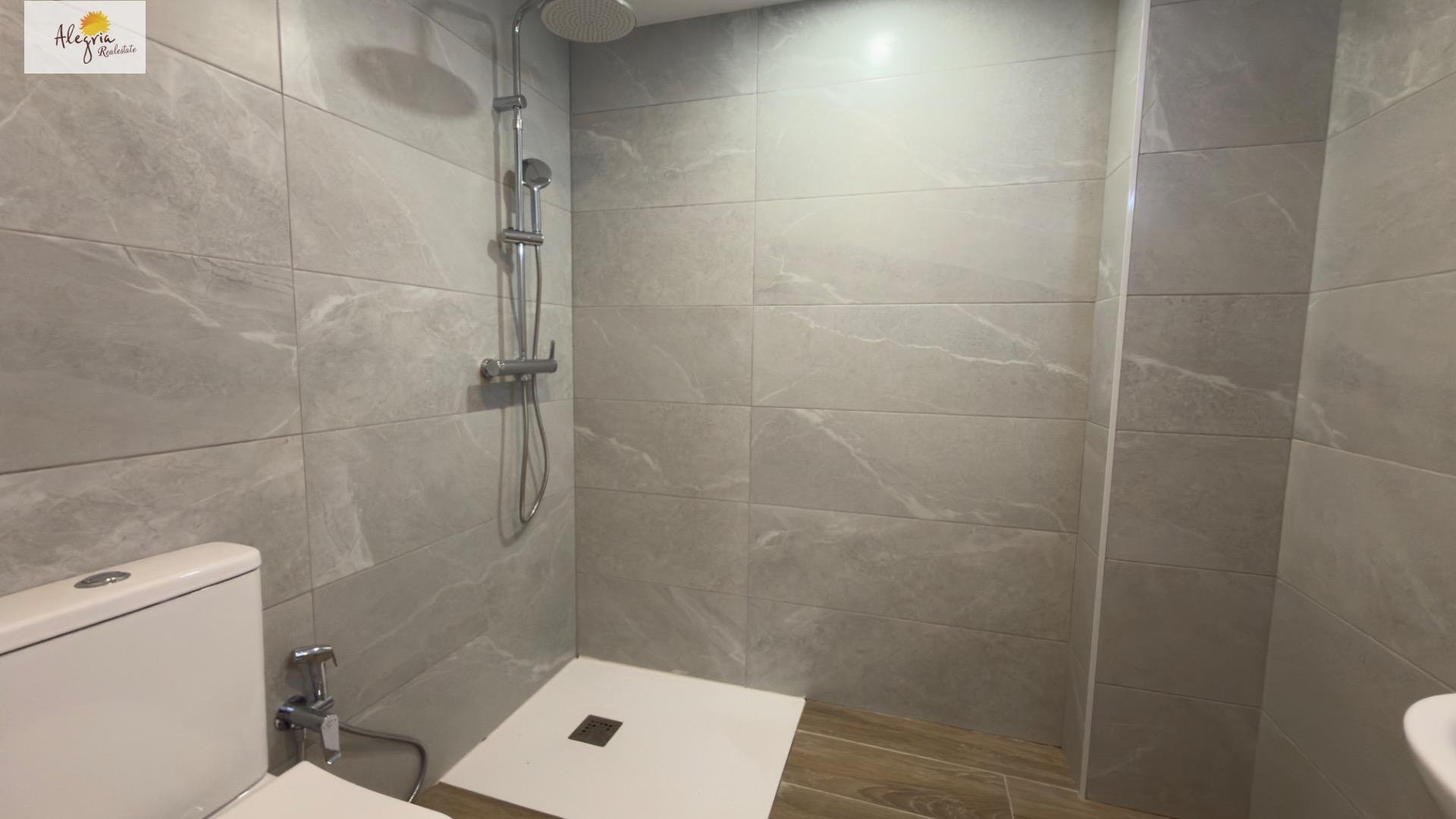 Commercial property à Alicante, Espagne 8 chambres, 403 m2 No. 151049