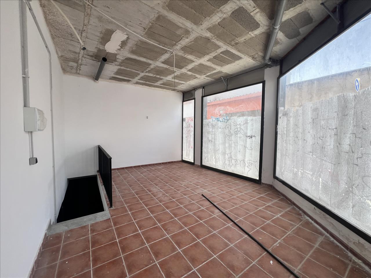 Tienda al por menor en Malgrat de Mar, Barcelona, España 110 m2 No. 191318