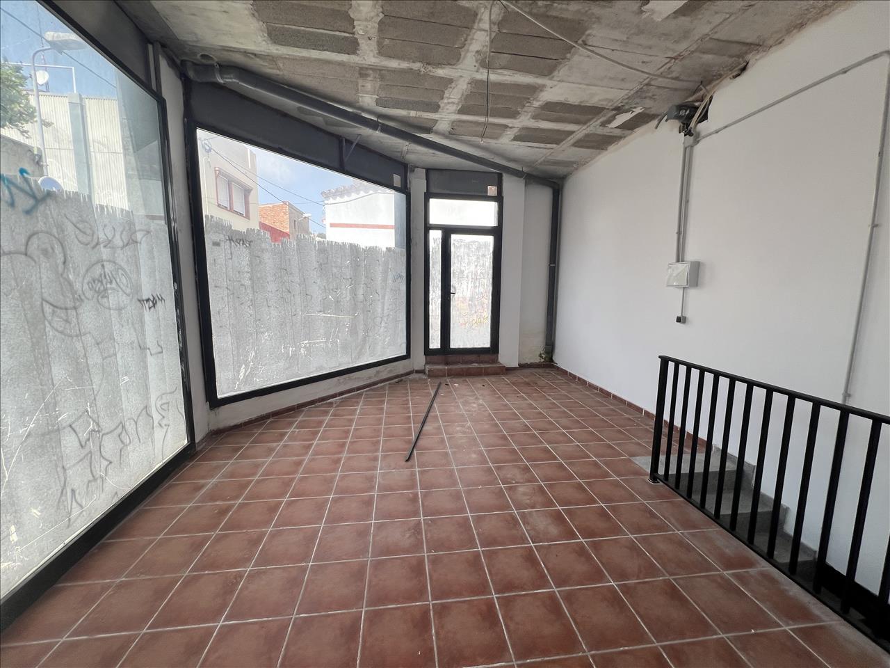 Tienda al por menor en Malgrat de Mar, Barcelona, España 110 m2 No. 191318