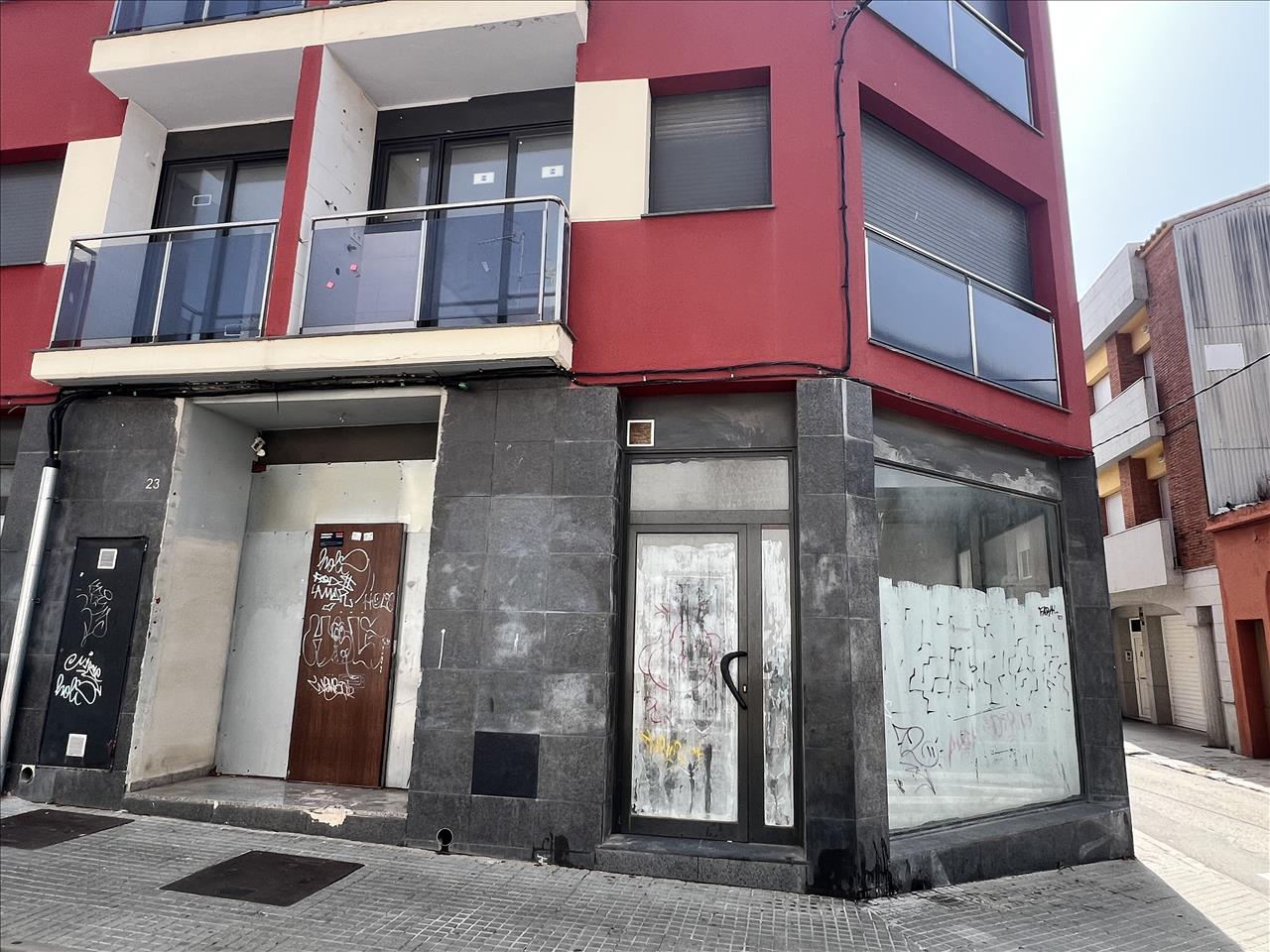 Tienda al por menor en Malgrat de Mar, Barcelona, España 110 m2 No. 191318