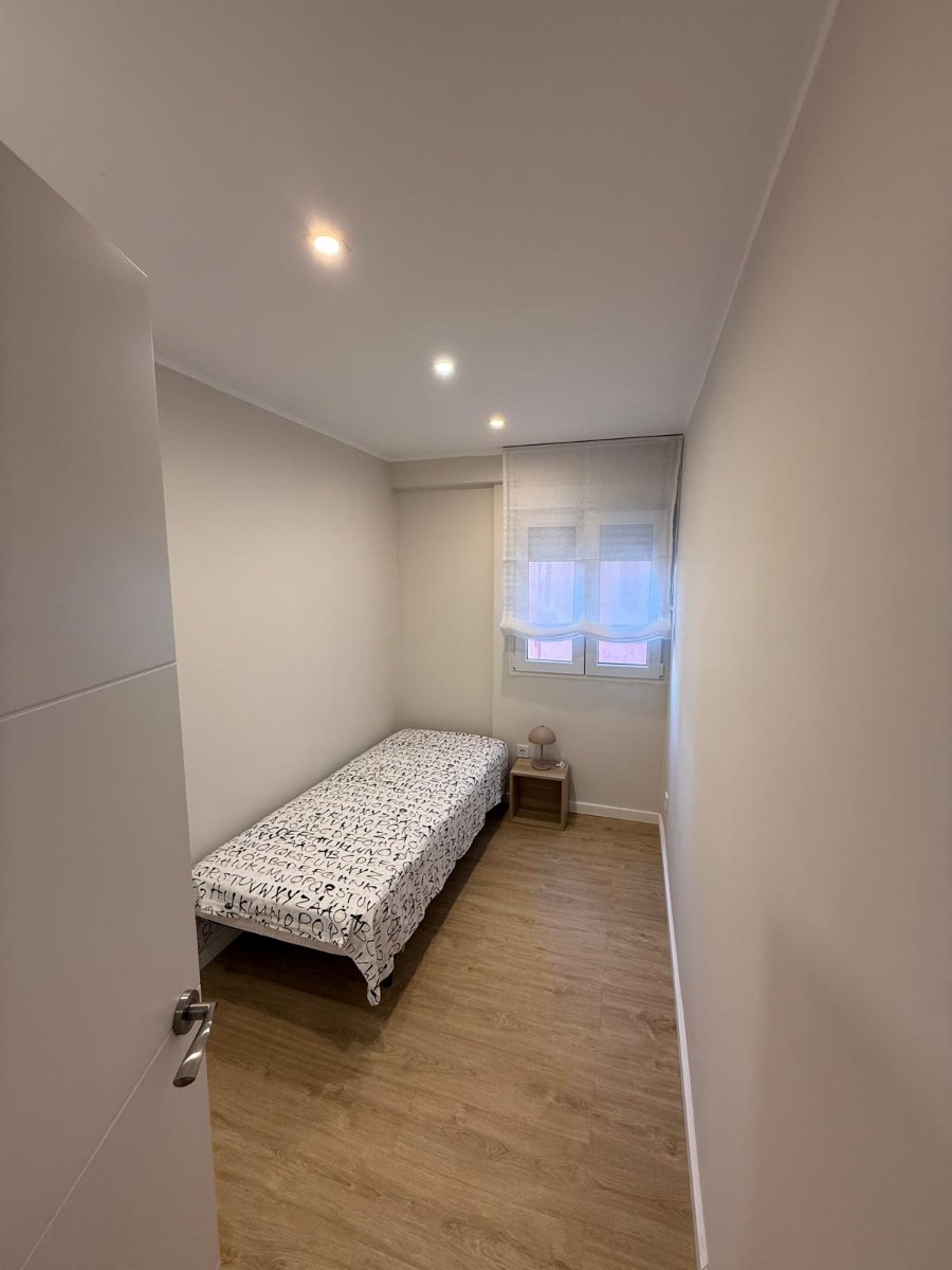 Huoneisto Valencia, Espanja 4 makuuhuonetta, 102 m2 No. 133327