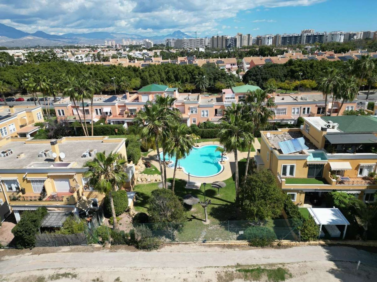 Villa a Alicante, Spagna 4 camere da letto, 275 mq. N° 133332