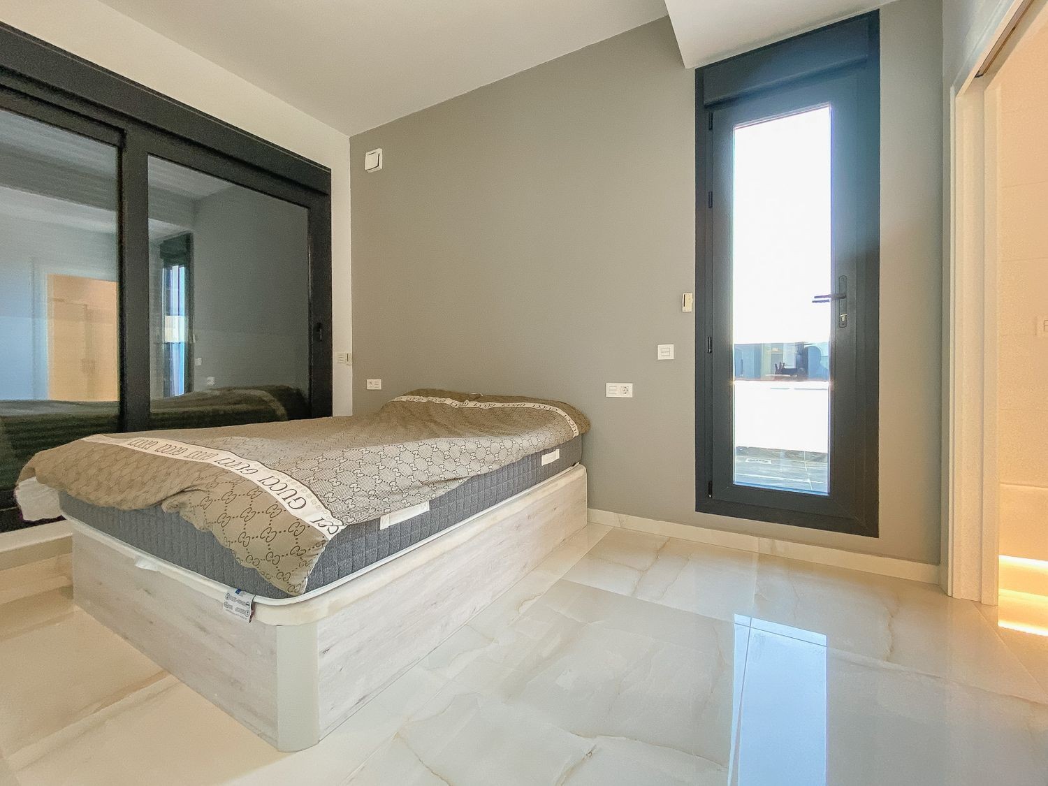 Villa i Torrevieja, Alicante, Spanien 4 sovrum, 219 kvm. Nr. 133333