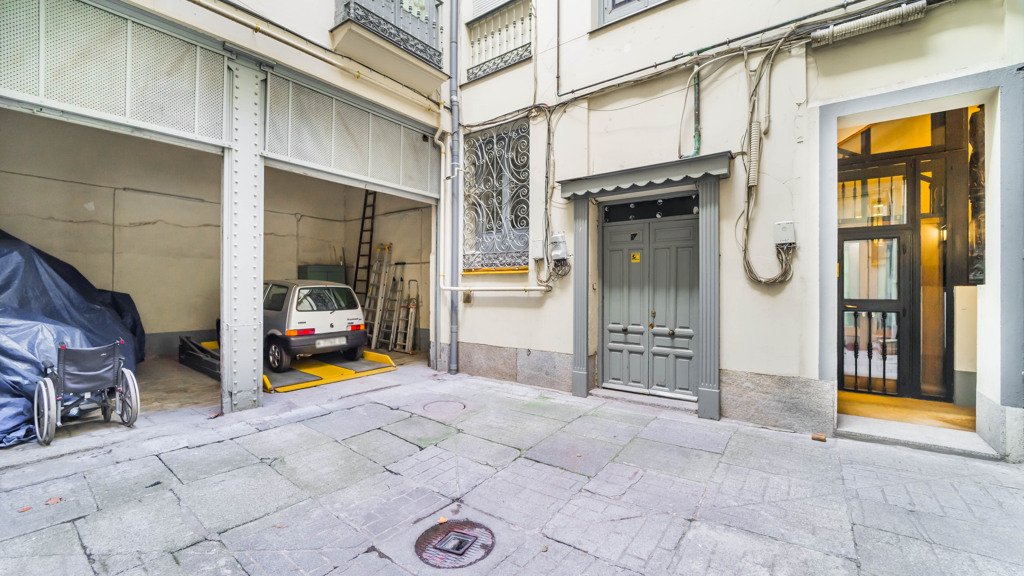 Apartment in Madrid, Spain 2 bedrooms, 130 sq.m. No. 196682