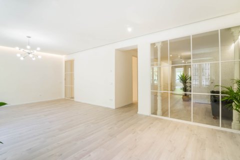 Apartamento en Madrid, España 2 dormitorios, 130 m2 No. 196682
