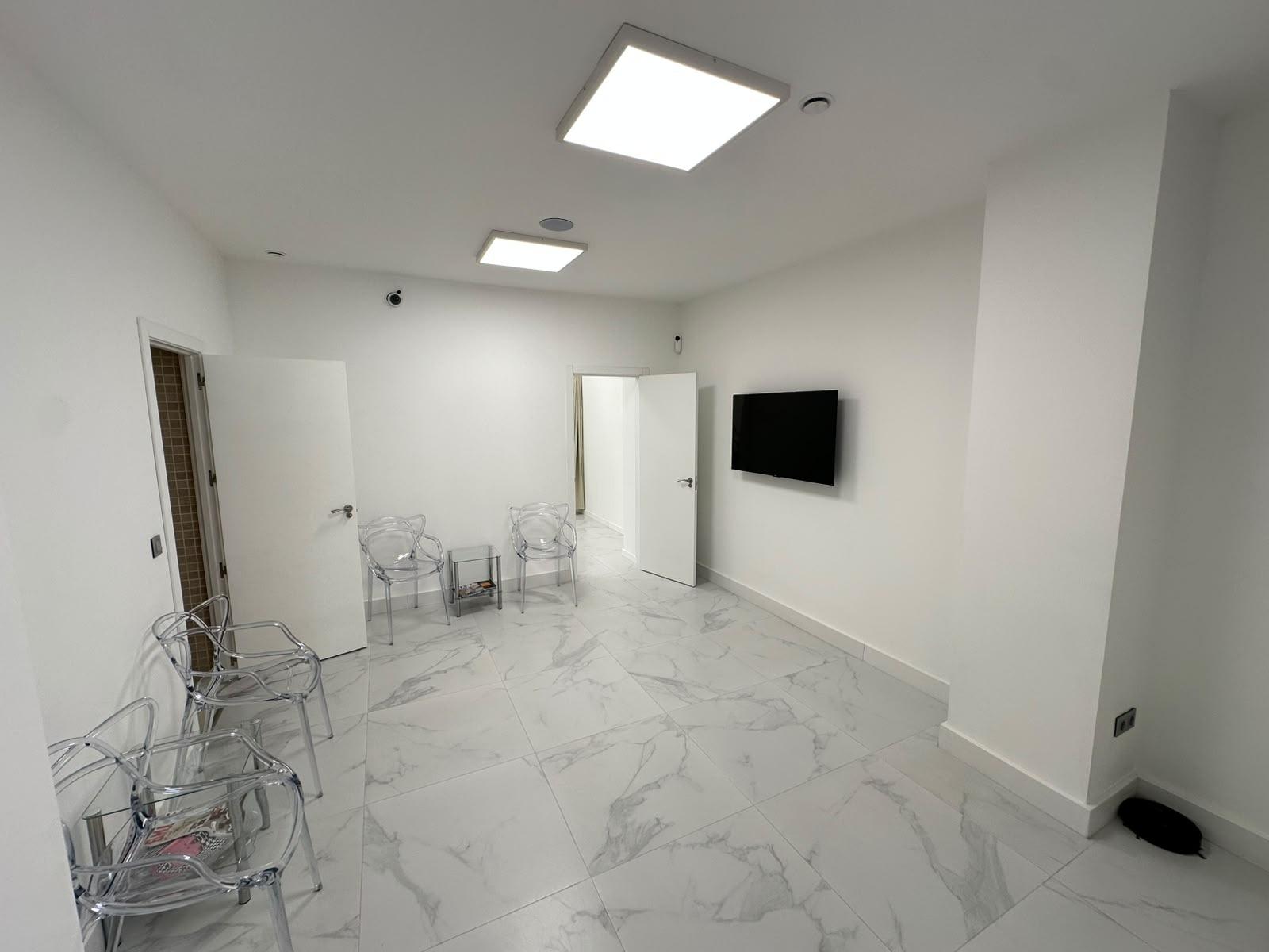 Commercial property in Valencia, Spain 68 sq.m. No. 196681