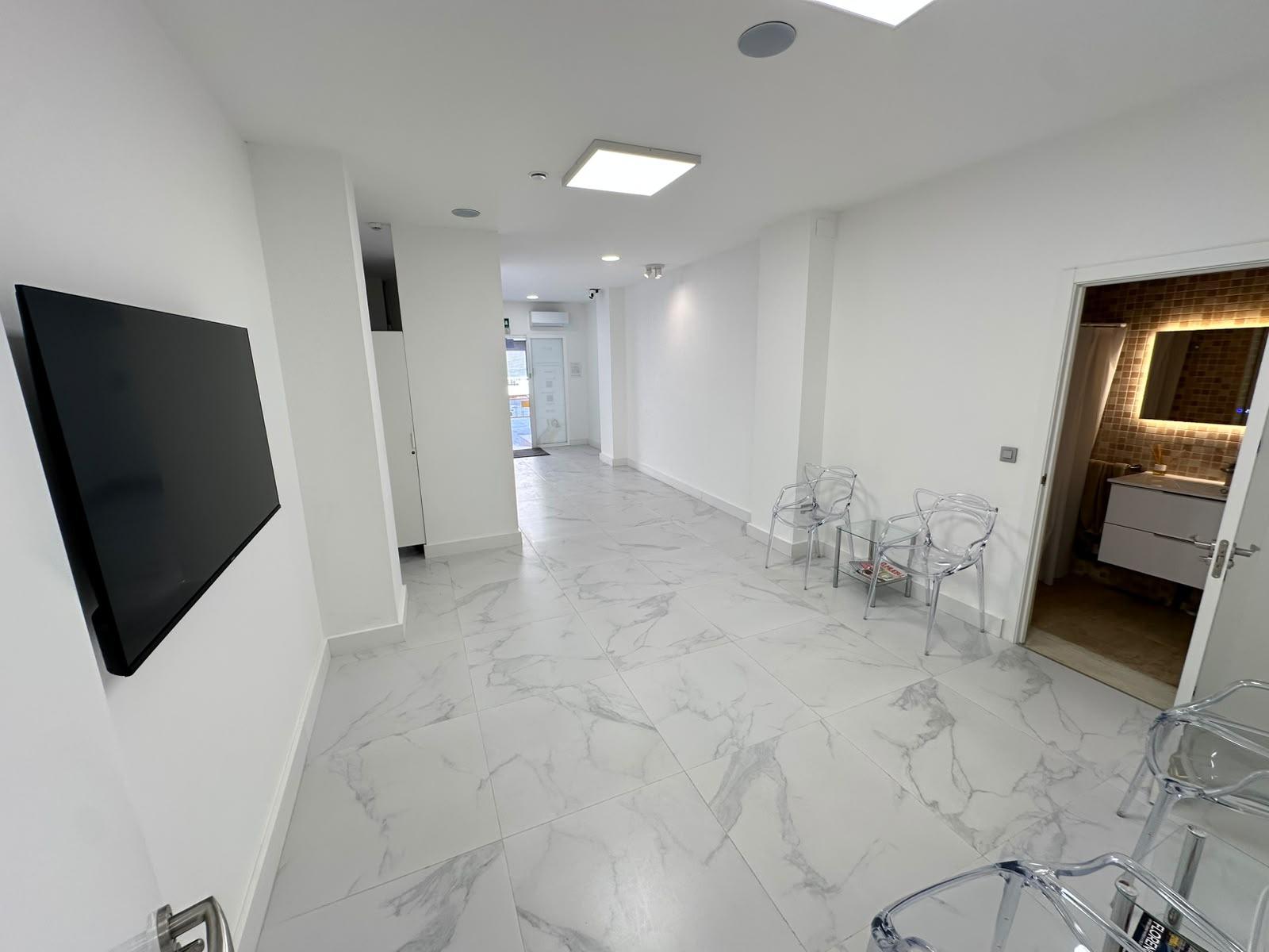 Commercial property in Valencia, Spain 68 sq.m. No. 196681